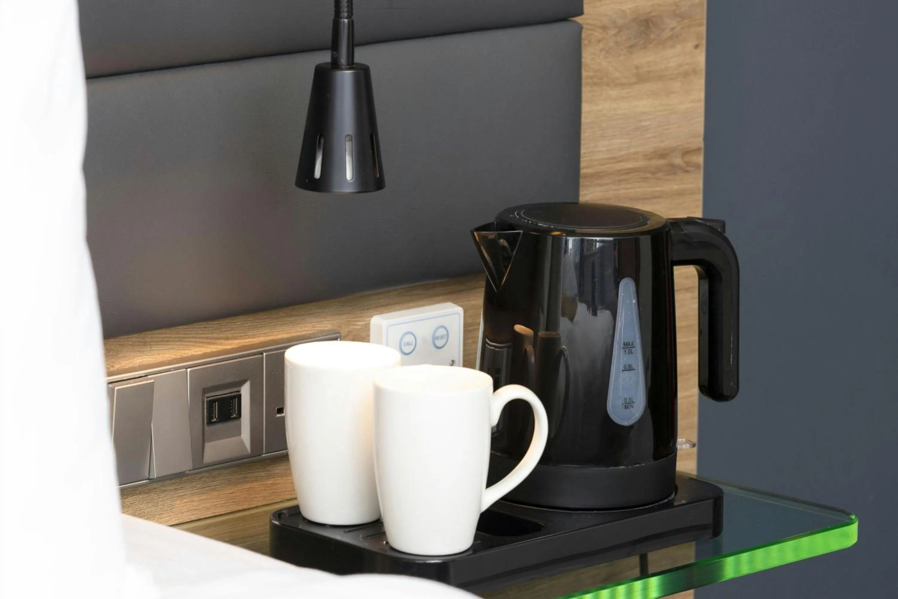 Photo of the whole room in Moxy London Stratford