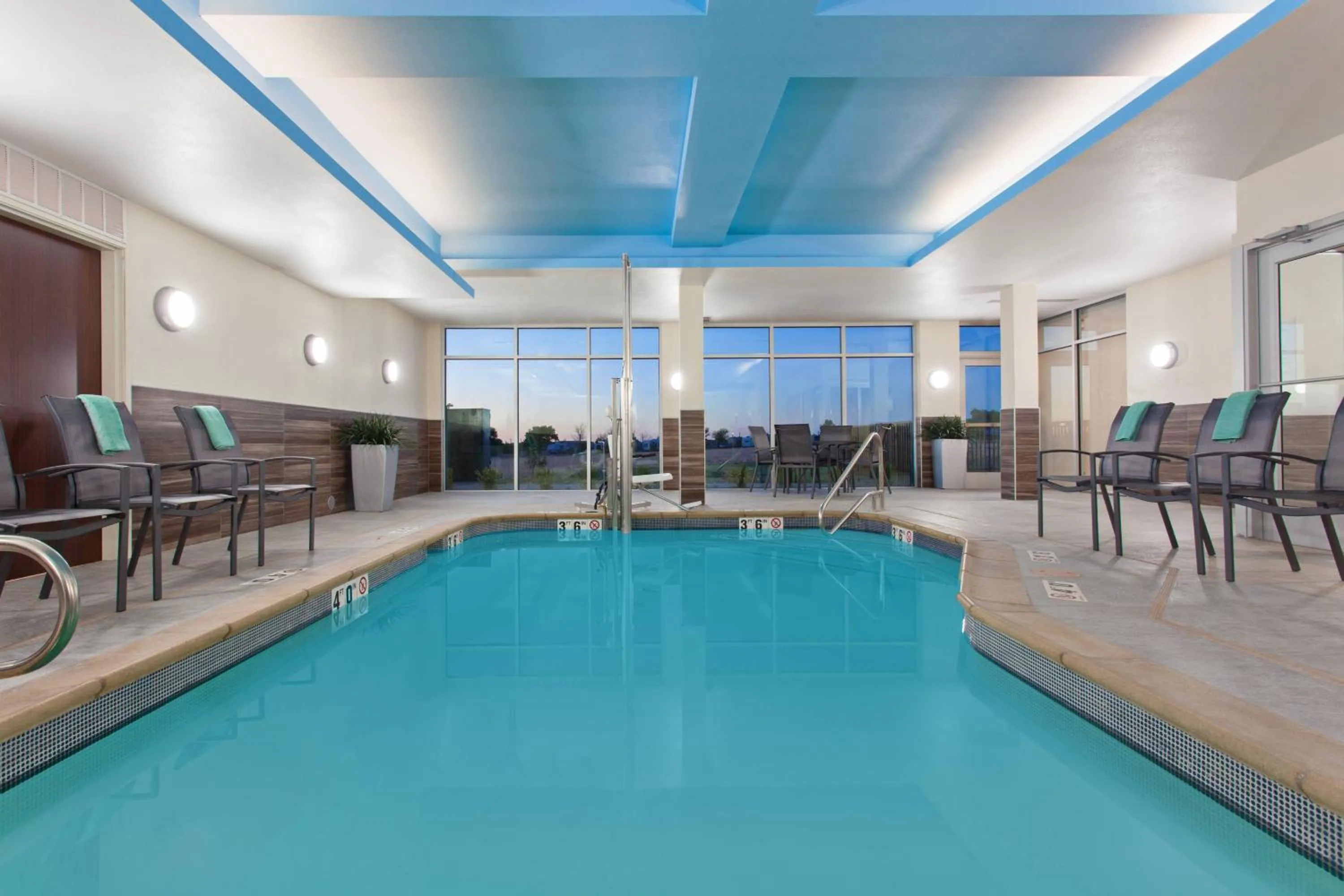 Swimming pool in Fairfield Inn & Suites by Marriott Tucumcari