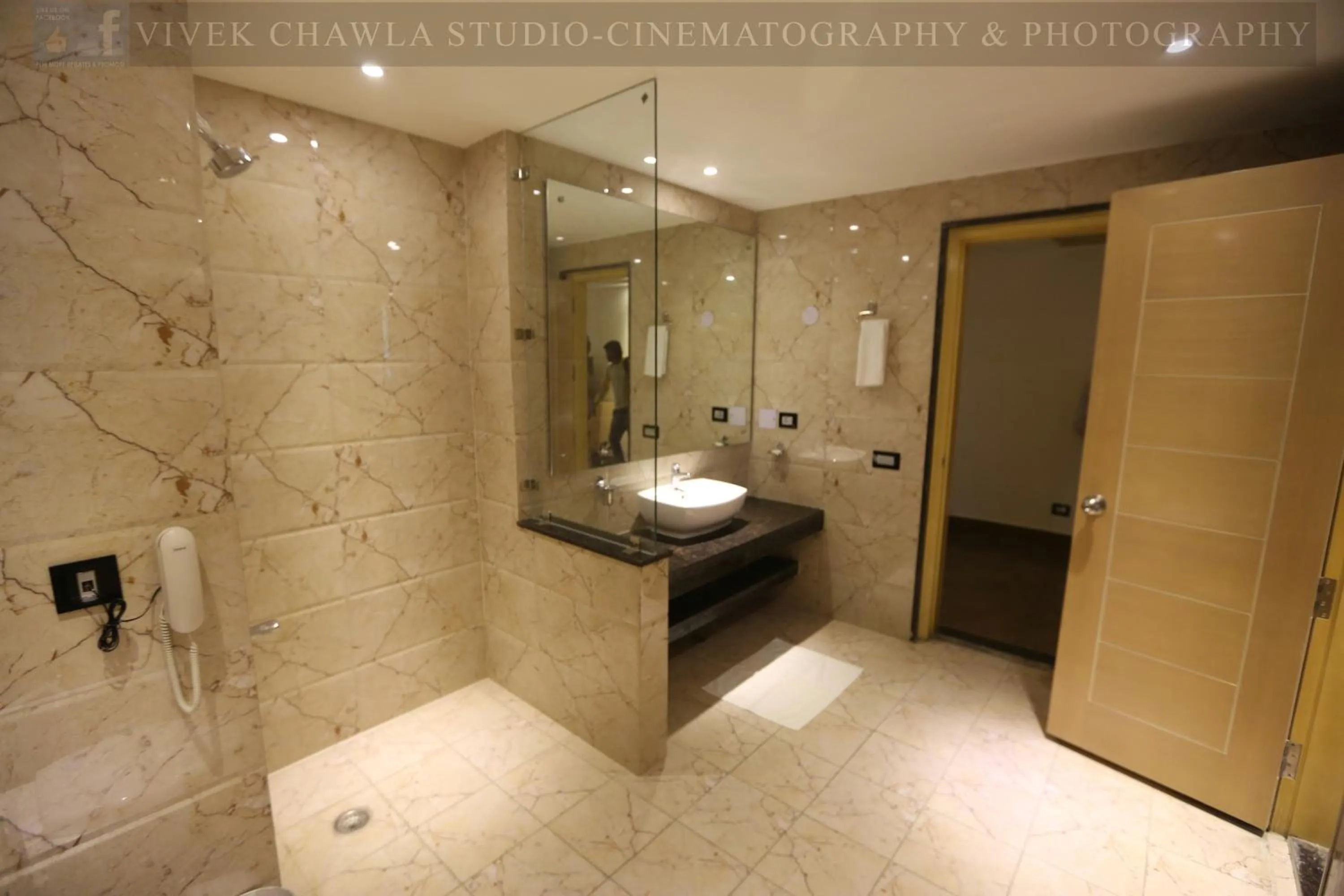 Bathroom in Dee Marks Airport Hotel & Resorts