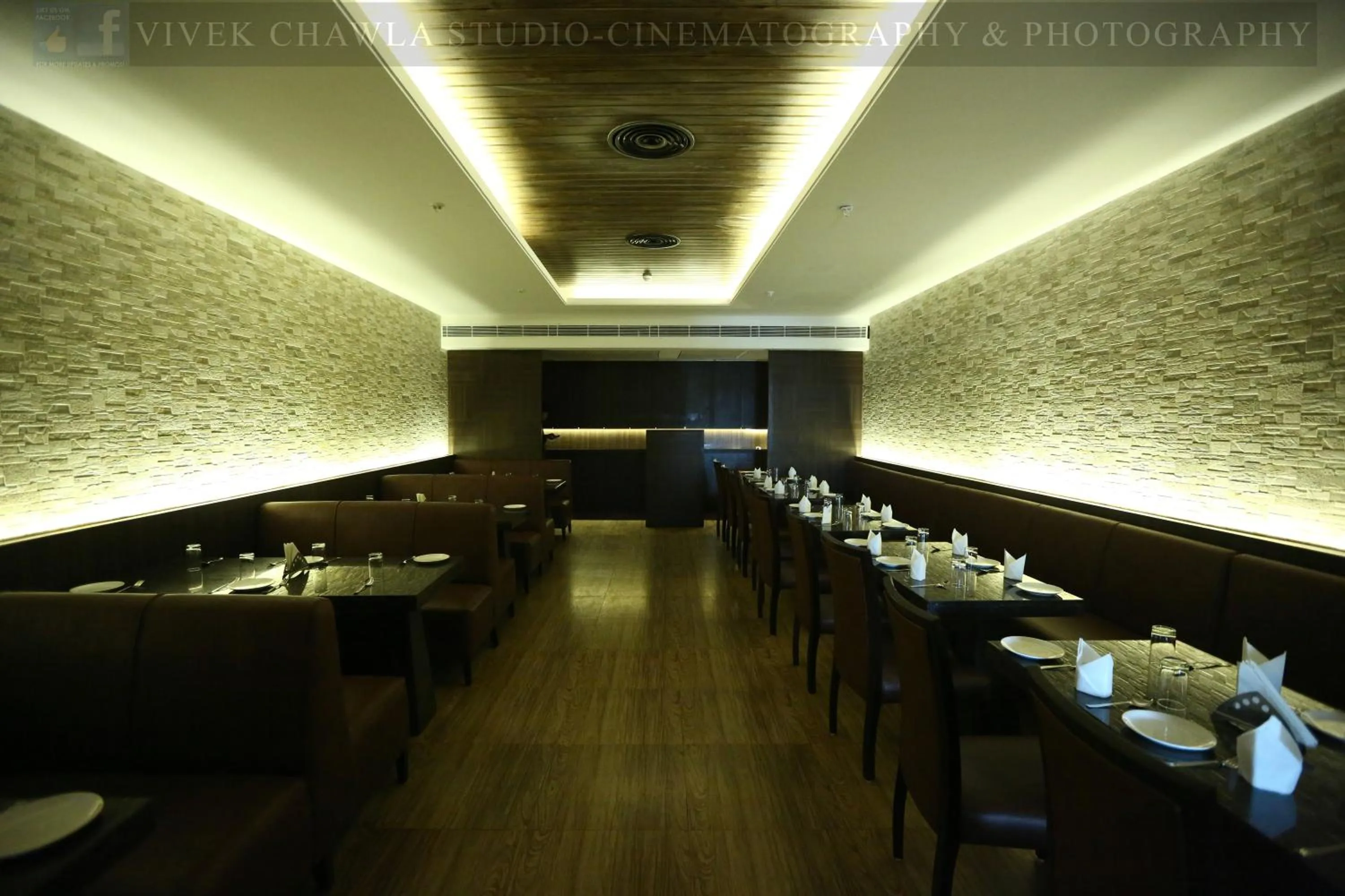 Restaurant/places to eat in Dee Marks Airport Hotel & Resorts