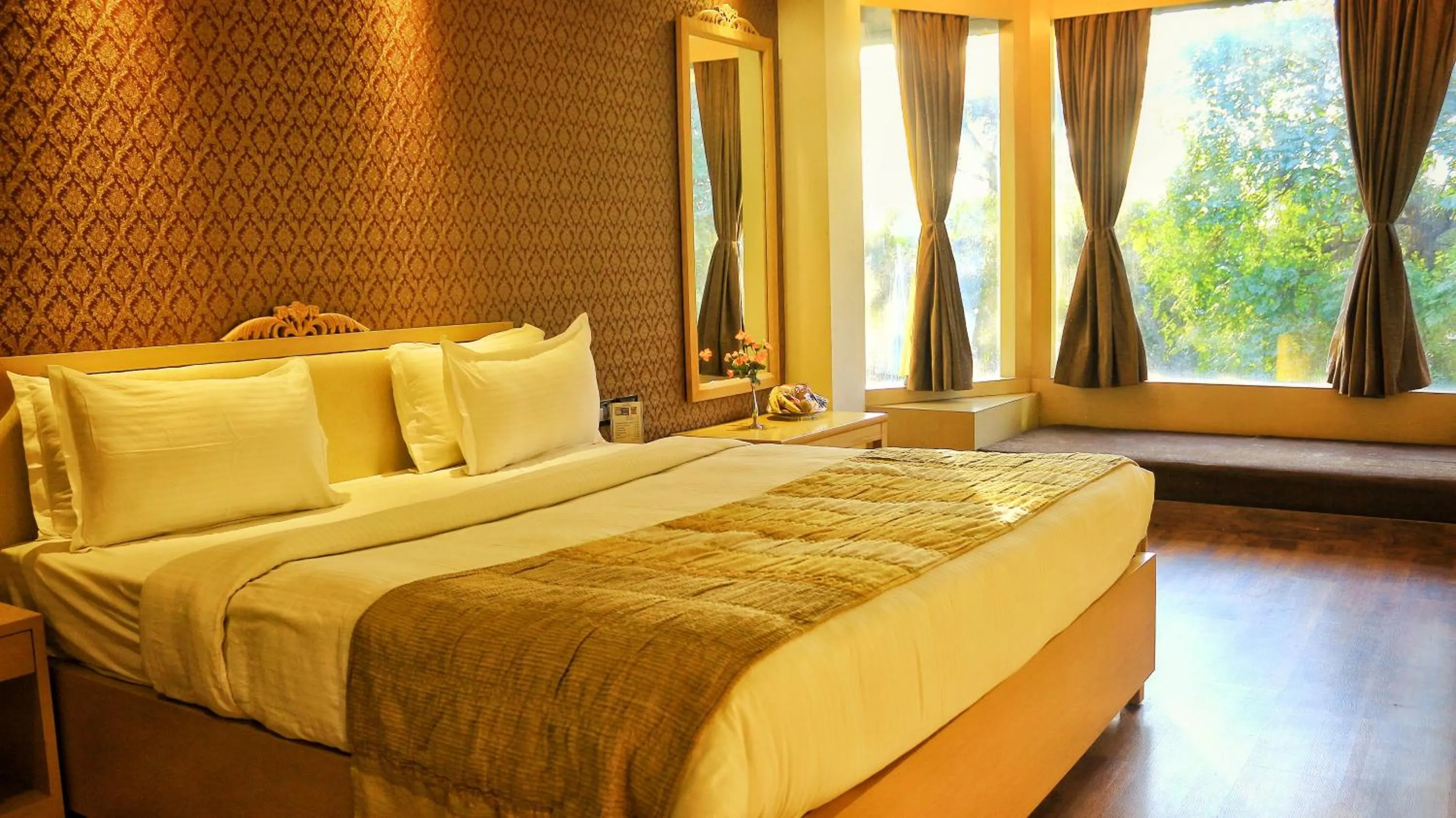 Bedroom, Bed in Dee Marks Airport Hotel & Resorts
