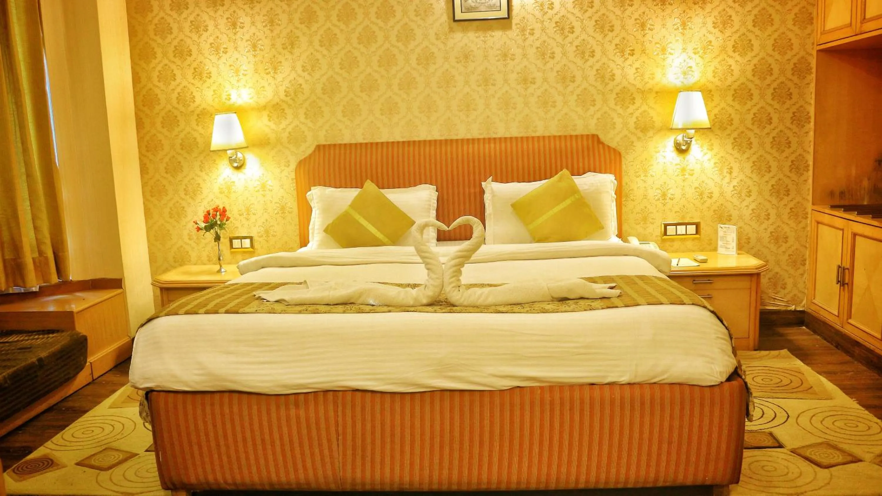Bed in Dee Marks Airport Hotel & Resorts