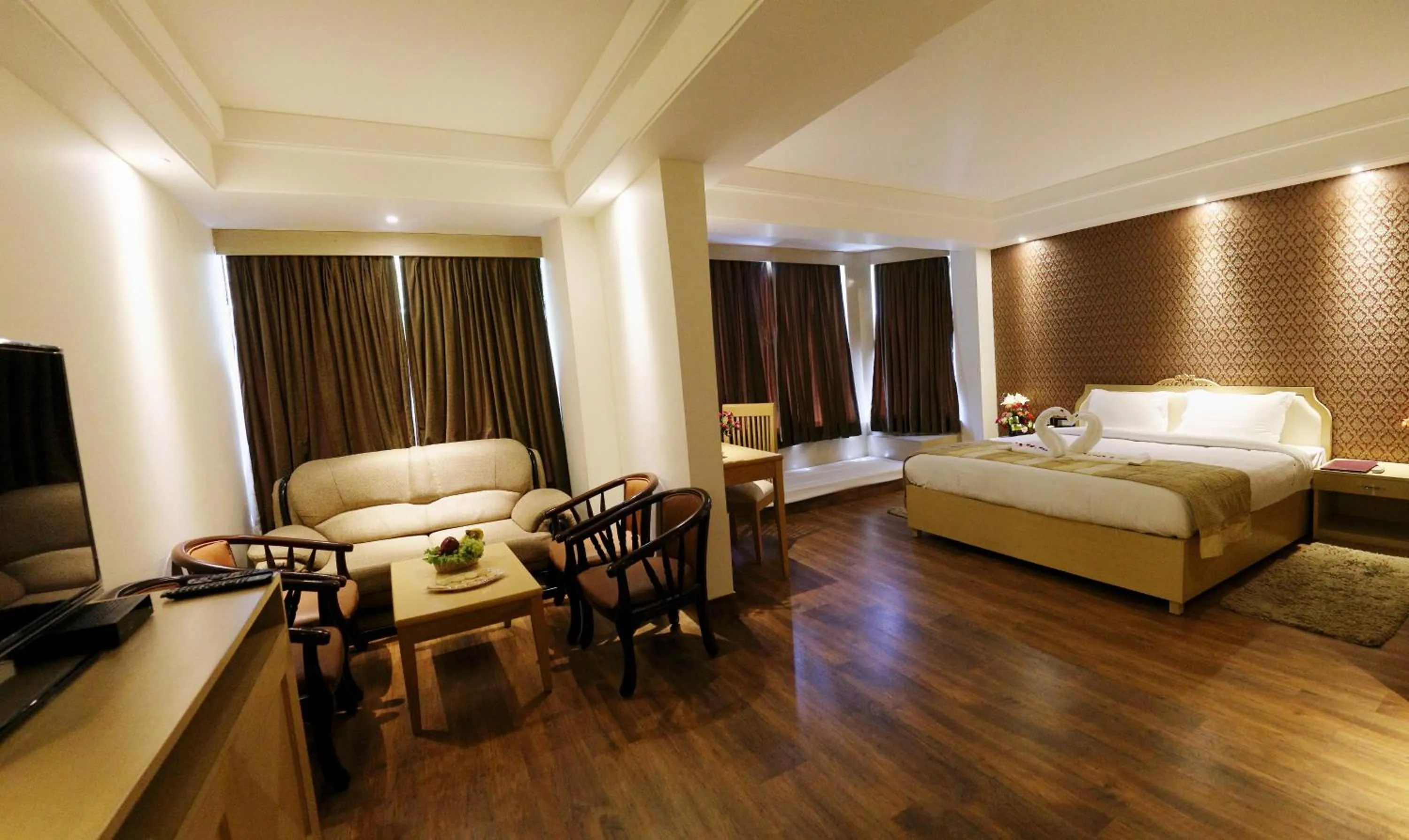 Bedroom, Bed in Dee Marks Airport Hotel & Resorts