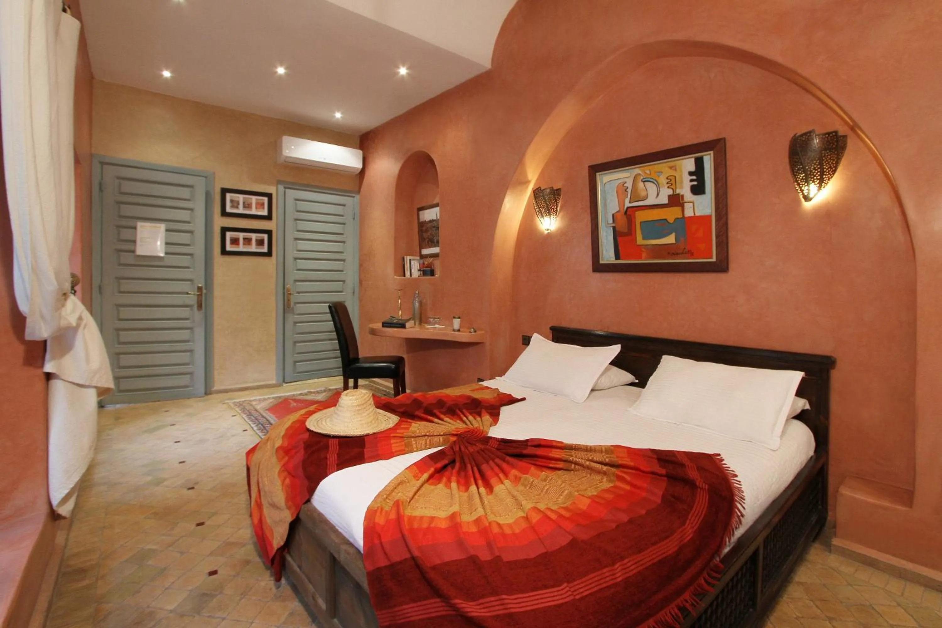 Photo of the whole room, Bed in Riad et Spa Misria Les Orangers