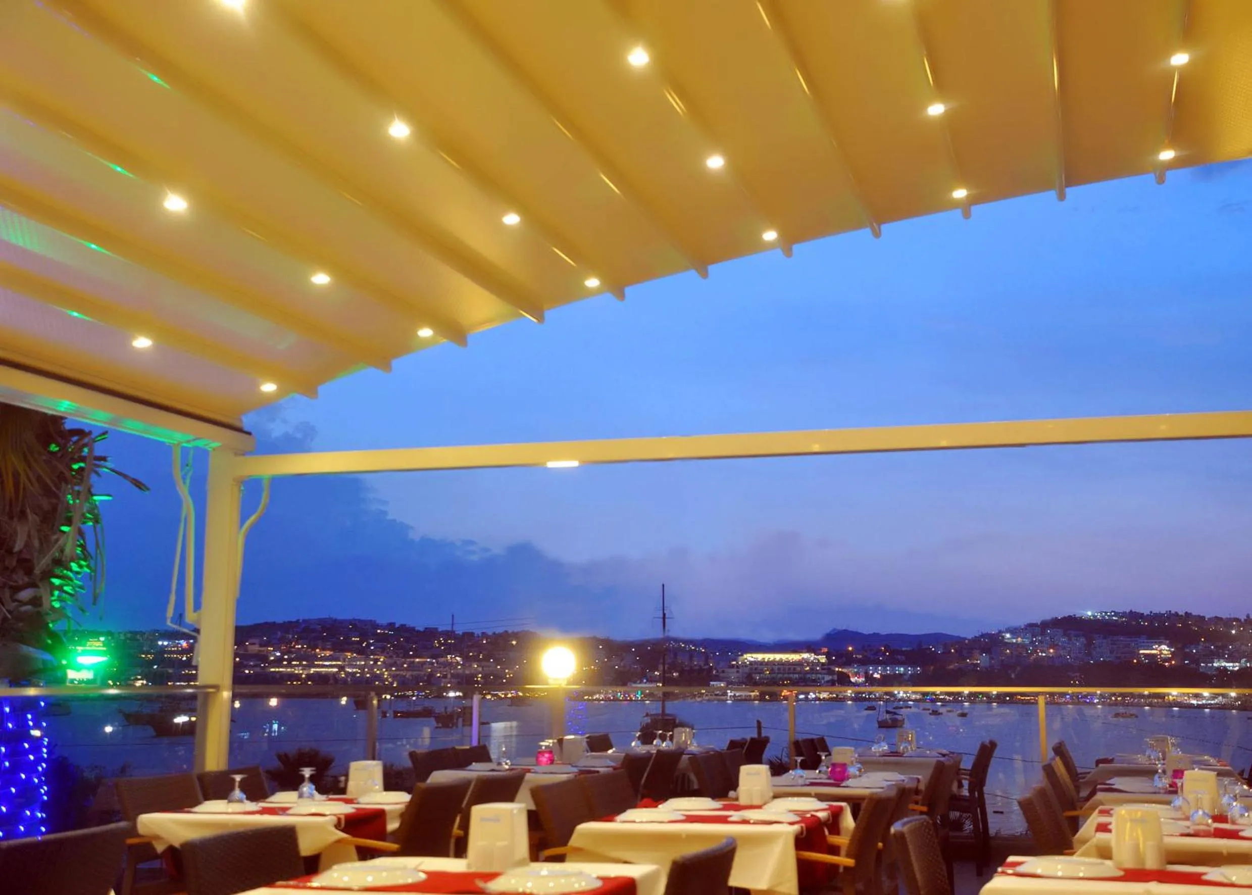 Restaurant/places to eat in Tropicana Beach