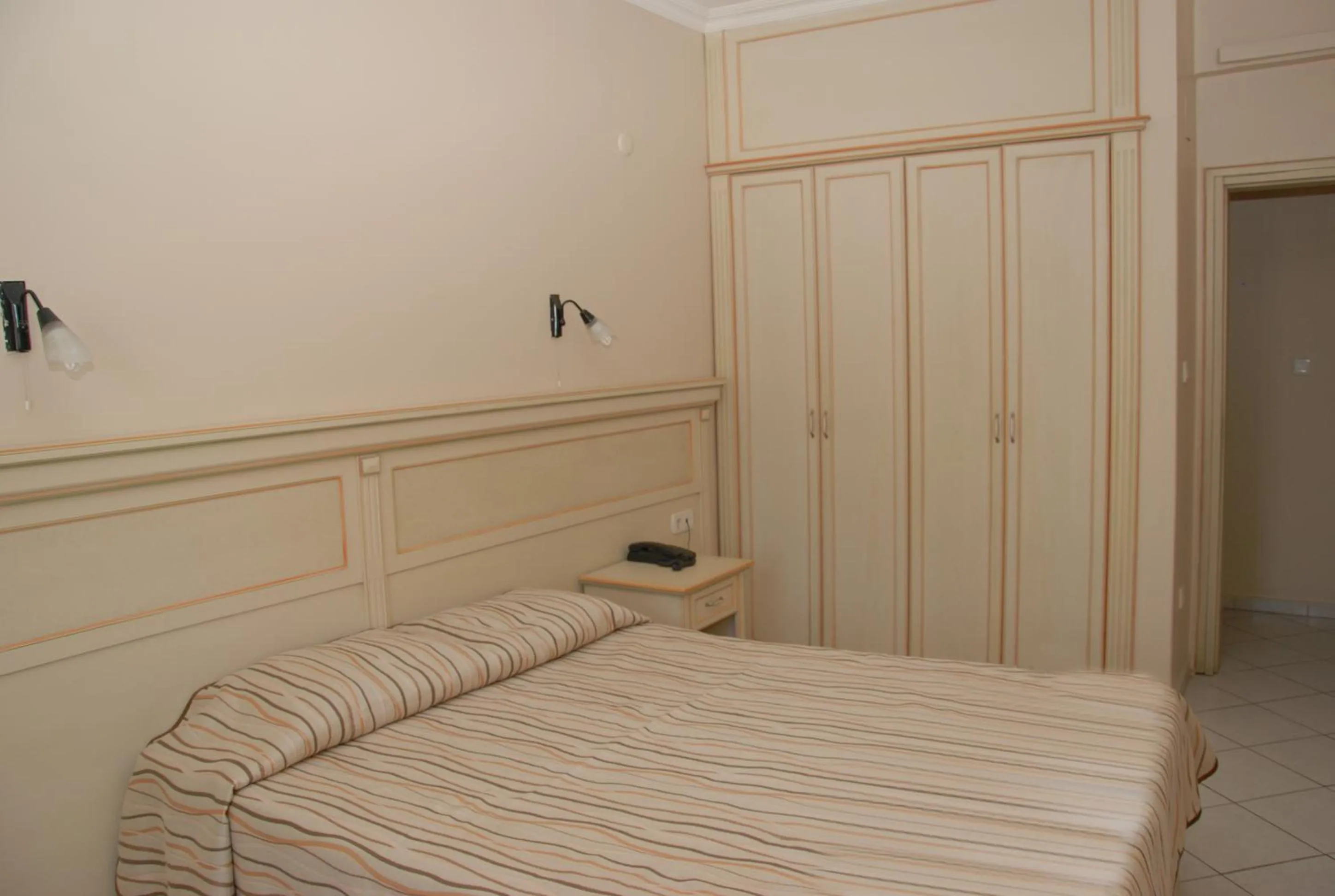 Photo of the whole room in Tropicana Beach