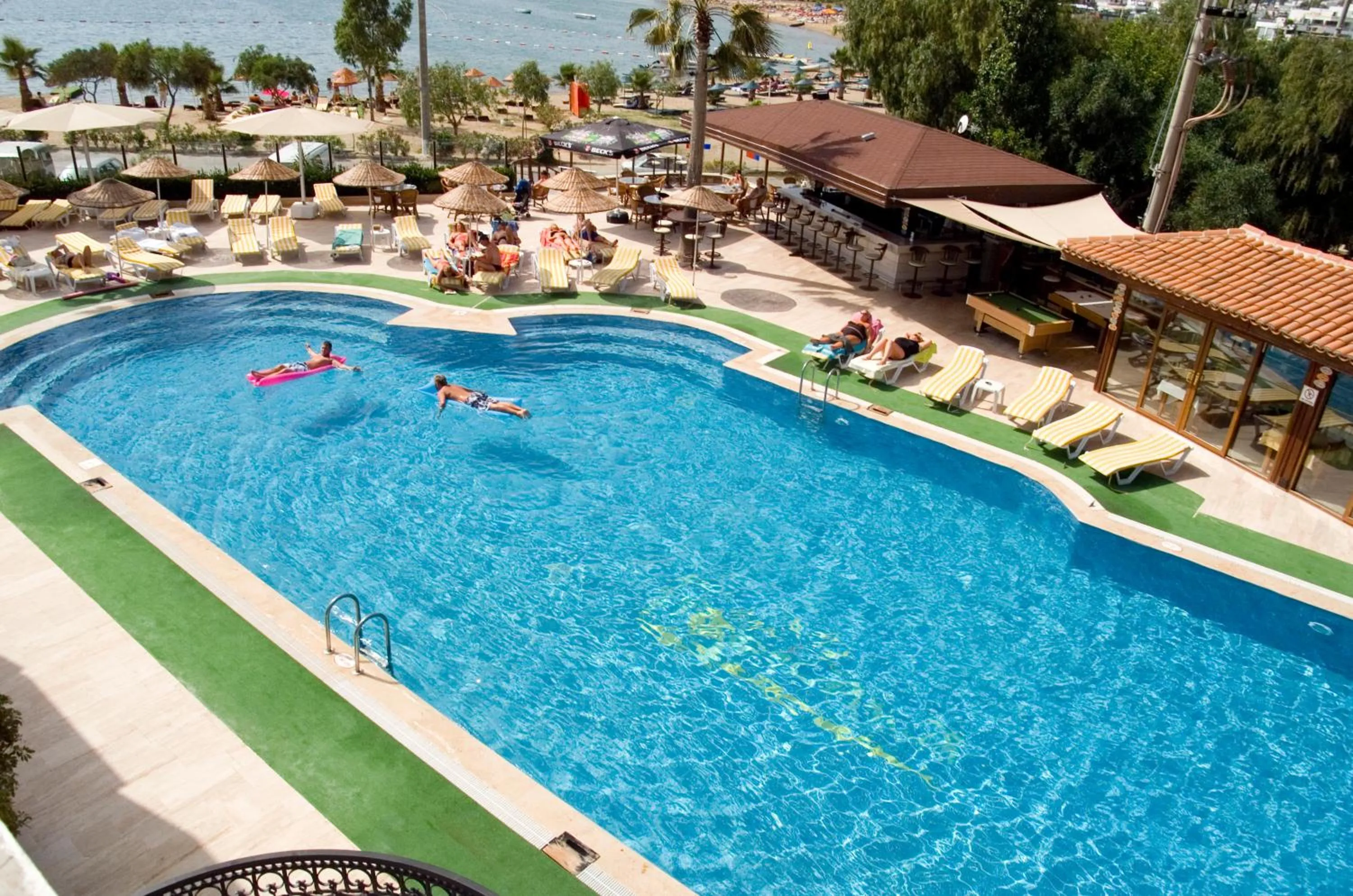 Swimming pool in Tropicana Beach