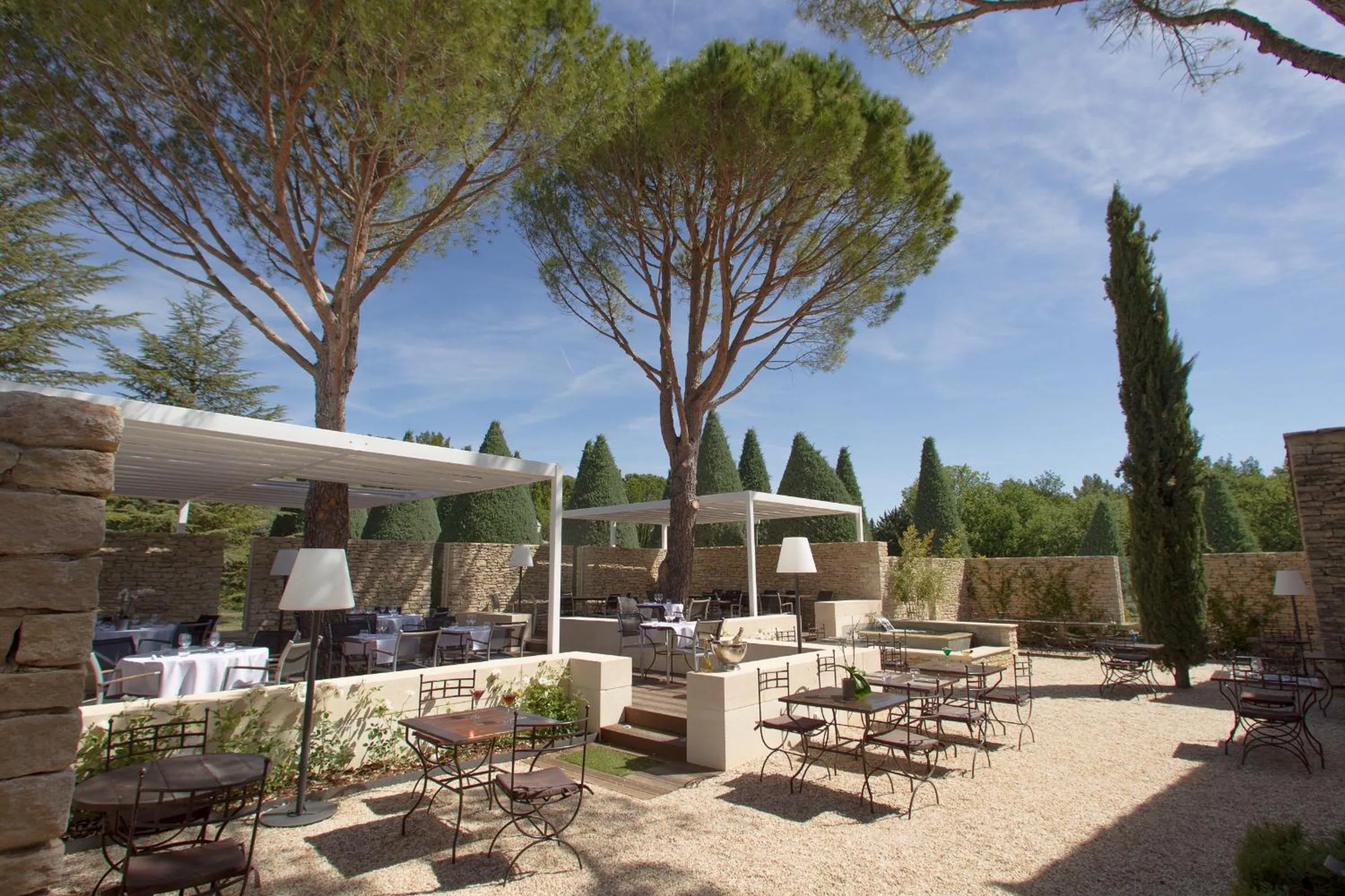 Patio in Hôtel Carcarille Restaurant Le C
