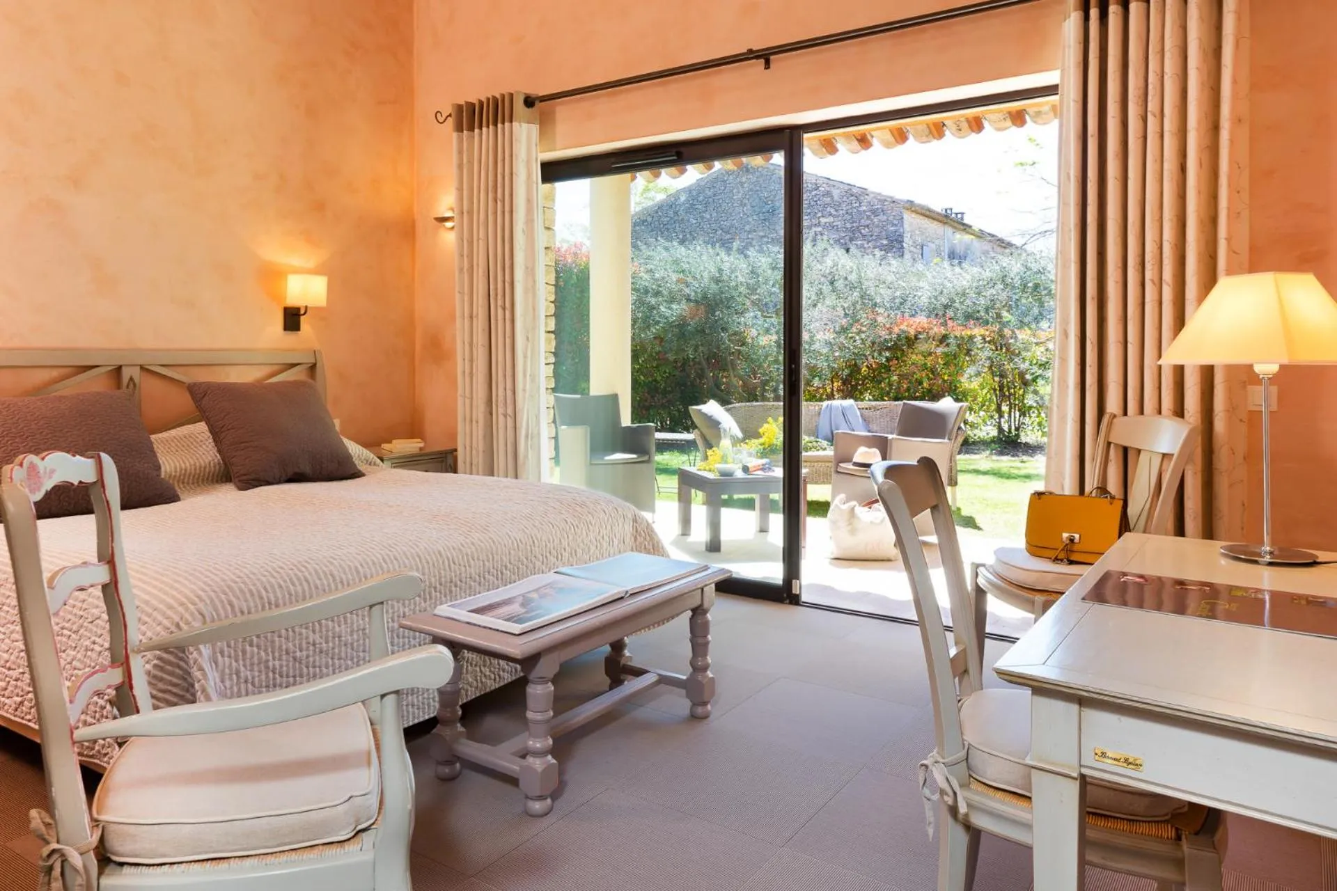 Toilet in Hôtel Carcarille Restaurant Le C