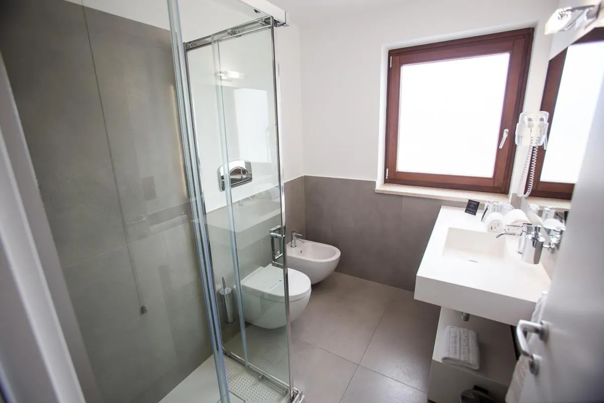 Shower in Hotel Monte Sarago