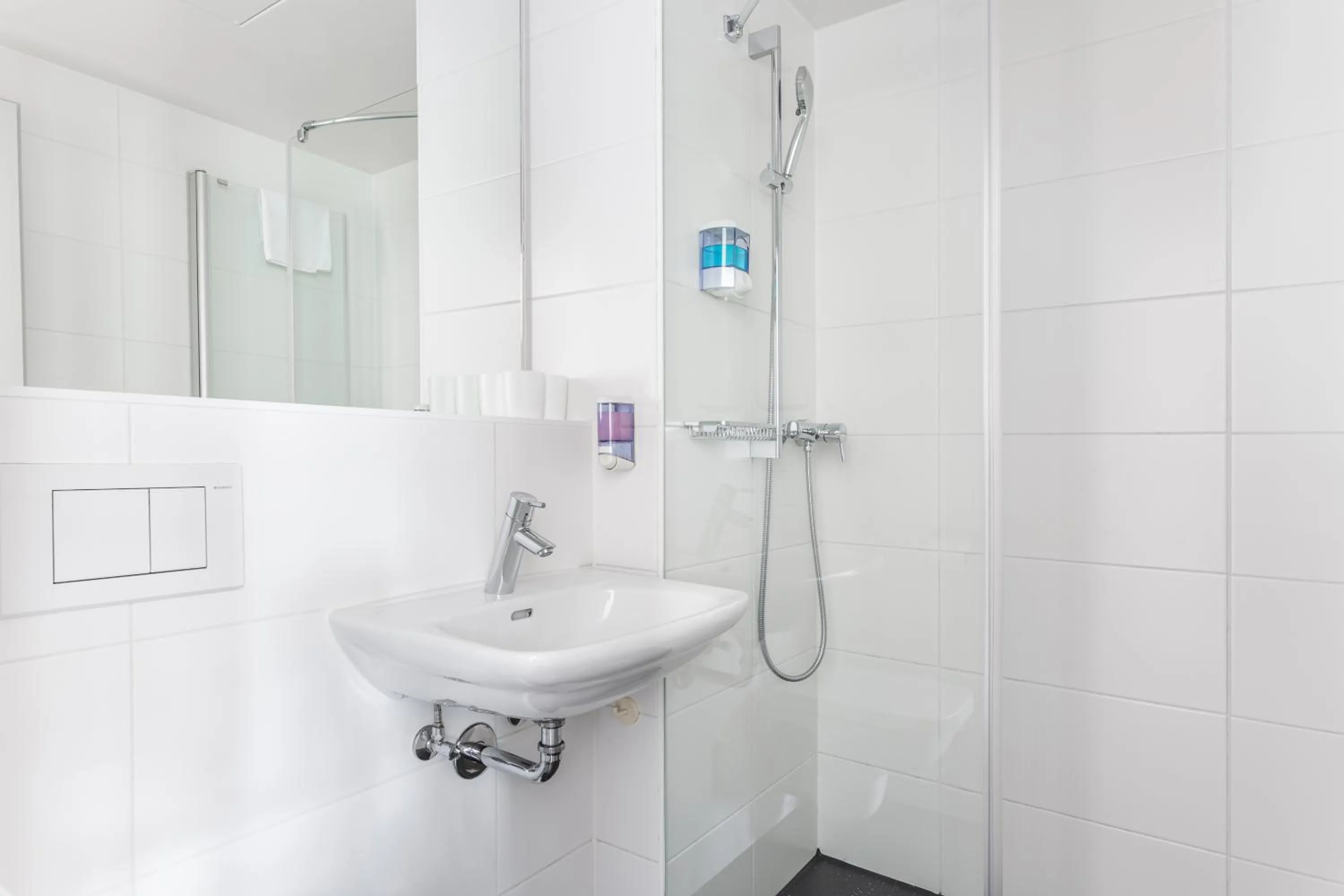 Bathroom in Hotel Marta - 1950's architecture in Zurich's vibrant old town, near main station