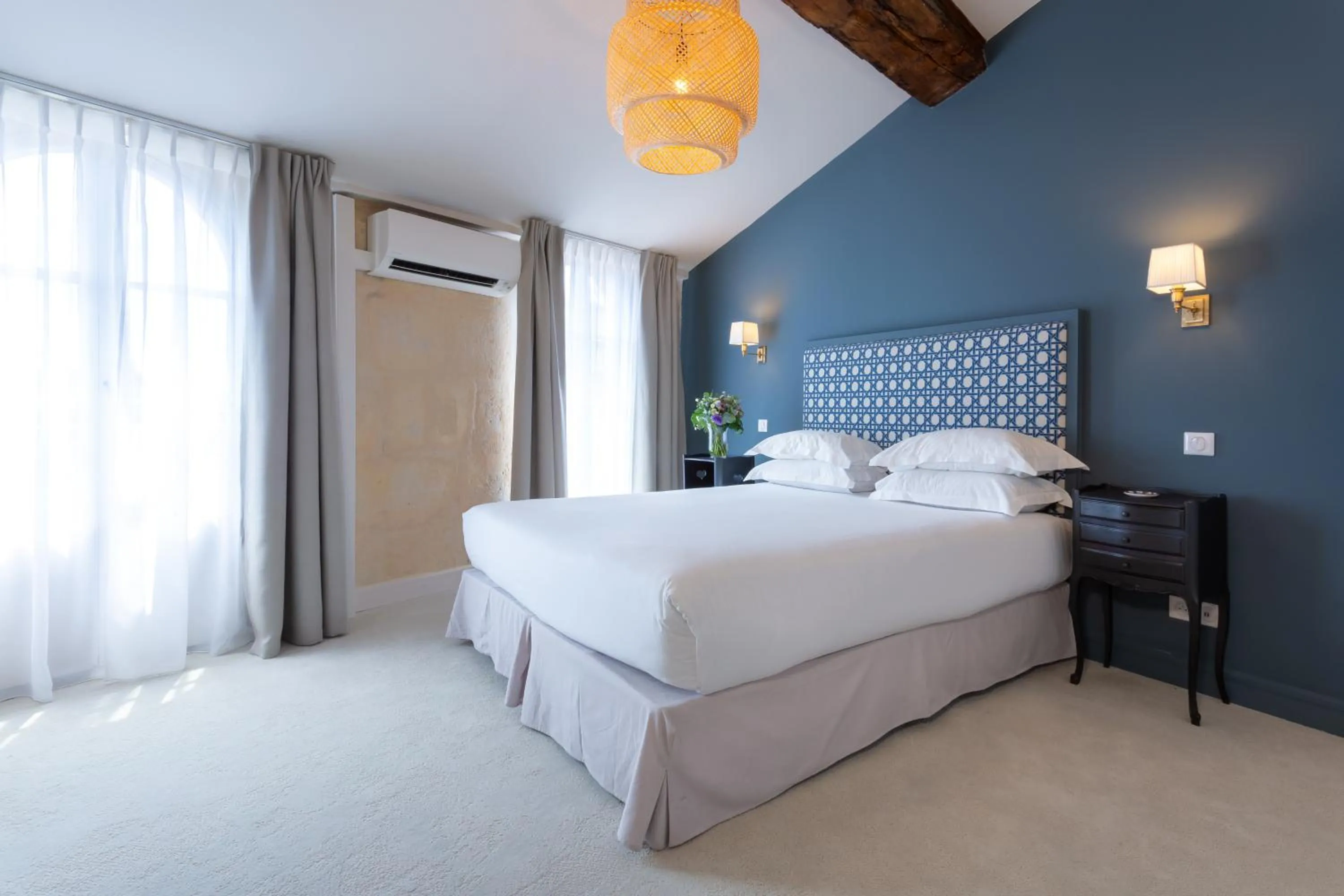 Bedroom, Bed in Hôtel Le Relais de Poste Arles Centre Historique