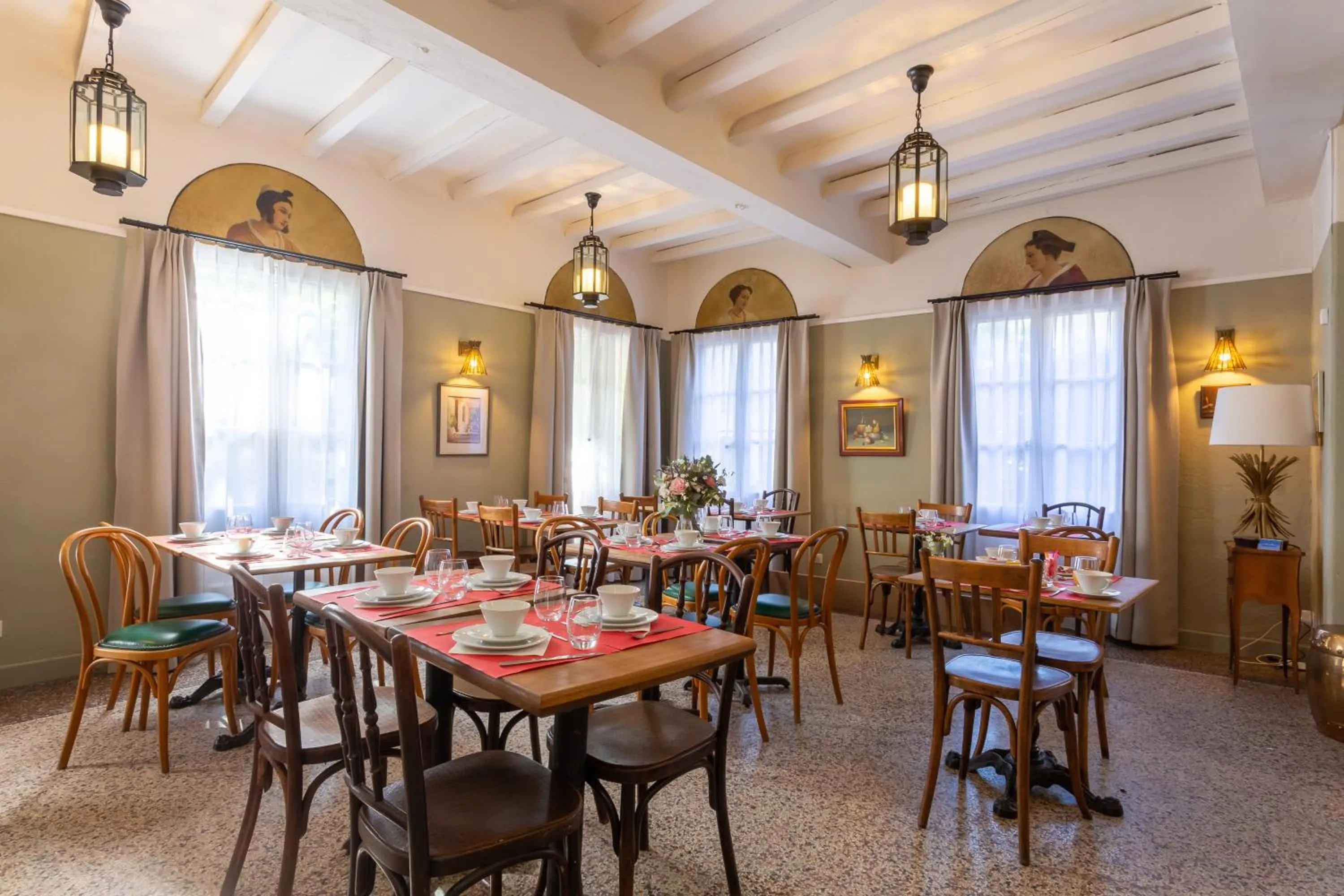Breakfast in Hôtel Le Relais de Poste Arles Centre Historique