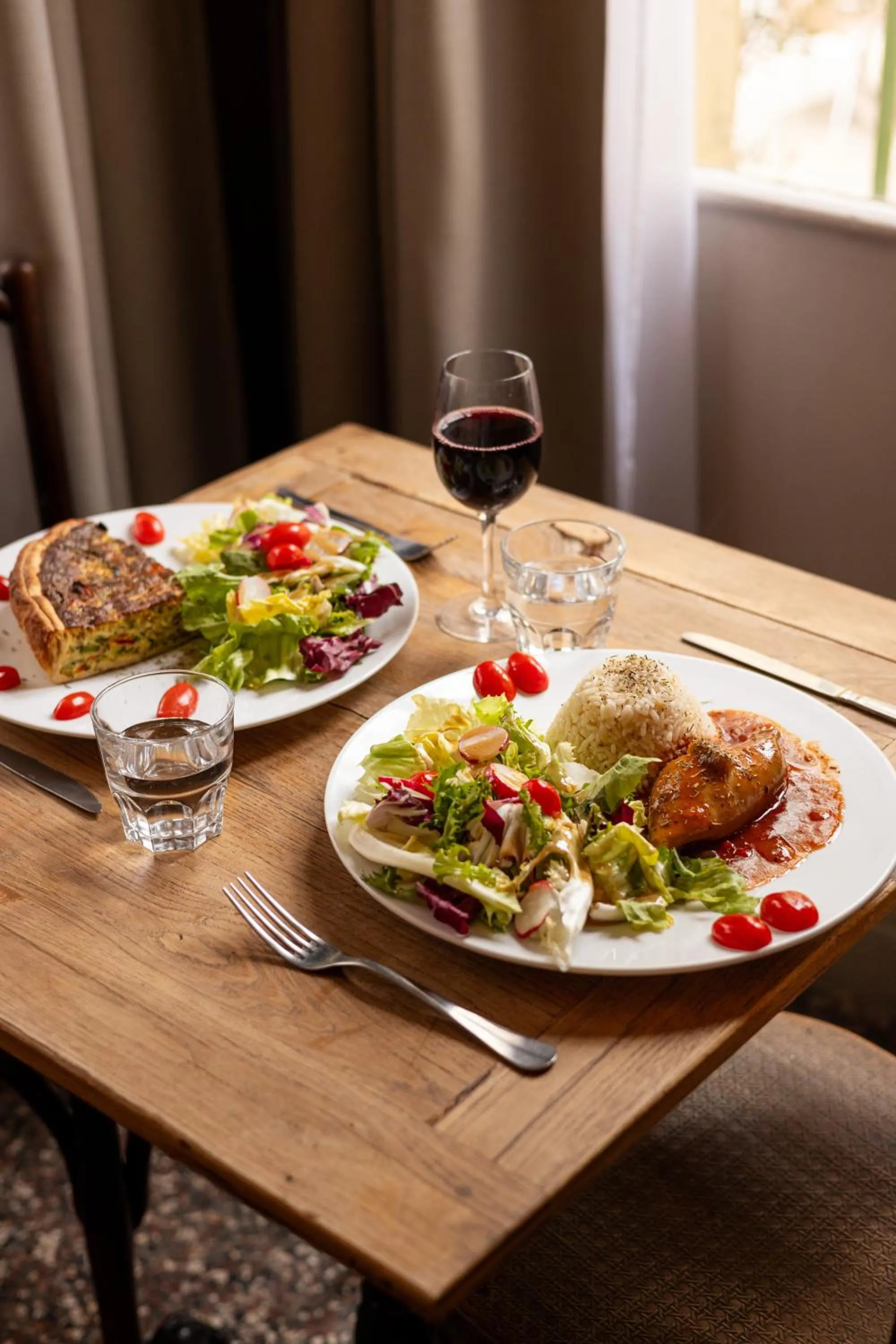 Restaurant/places to eat in Hôtel Le Relais de Poste Arles Centre Historique