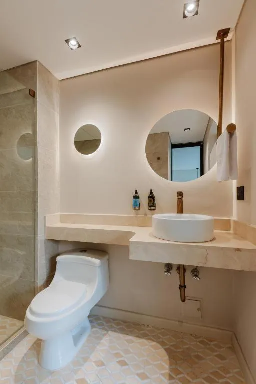 Bathroom in 1616 Hotel