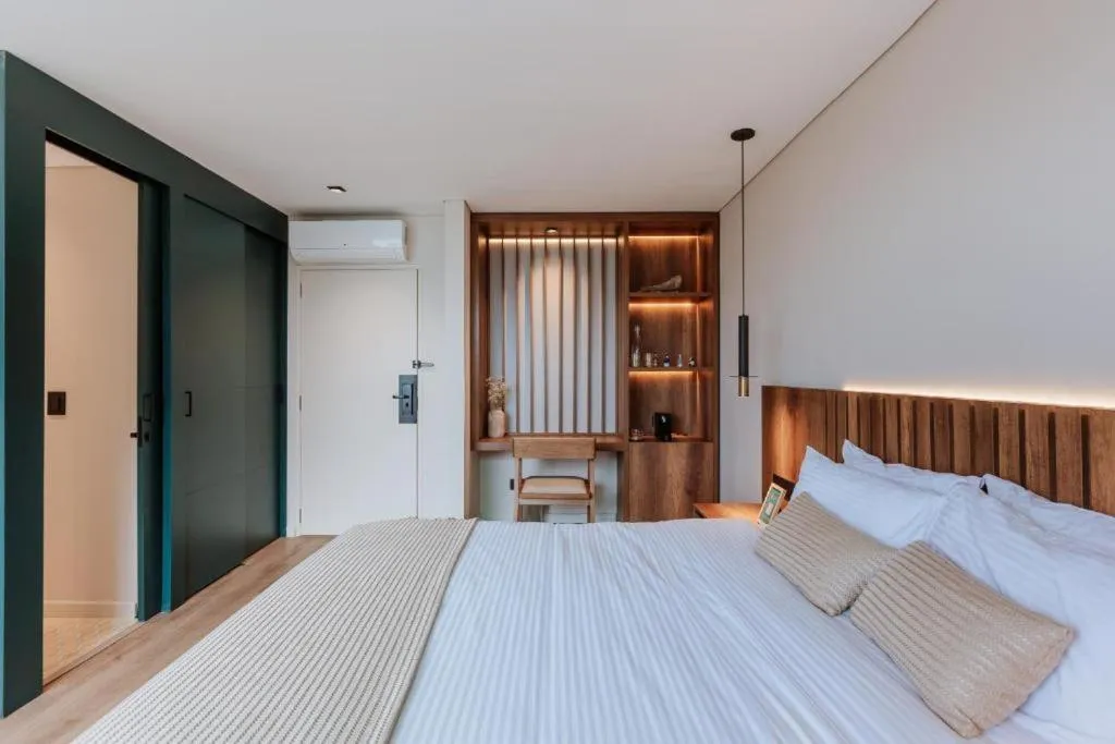 Bedroom, Bed in 1616 Hotel