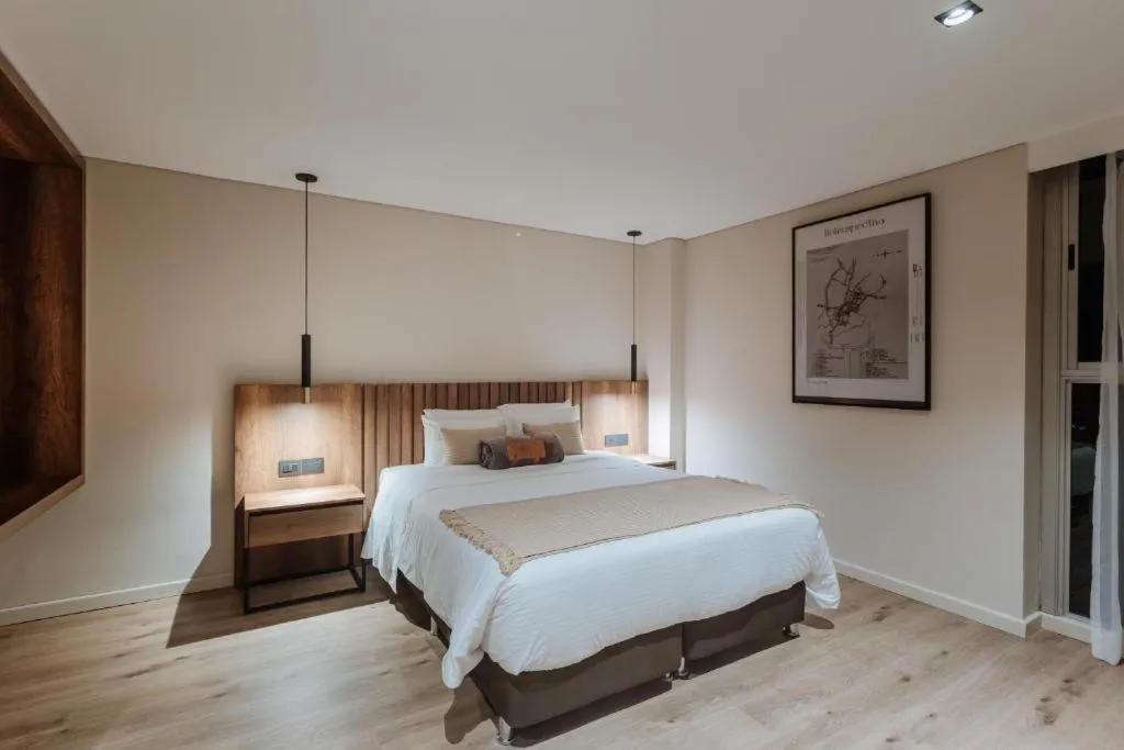 Bedroom, Bed in 1616 Hotel