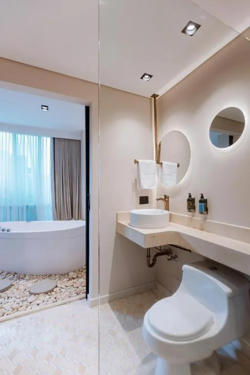 Bathroom in 1616 Hotel