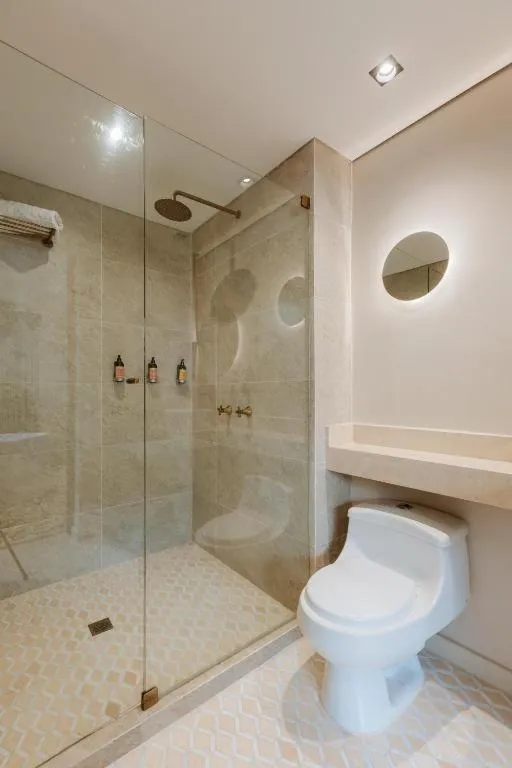 Shower in 1616 Hotel