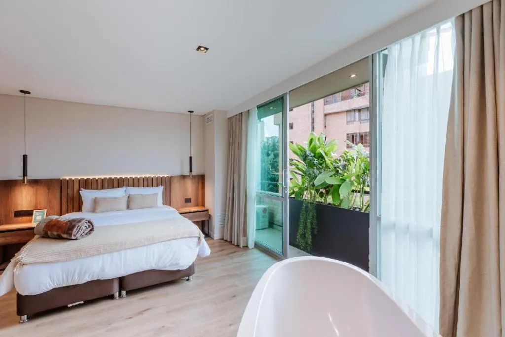 Photo of the whole room, Bed in 1616 Hotel