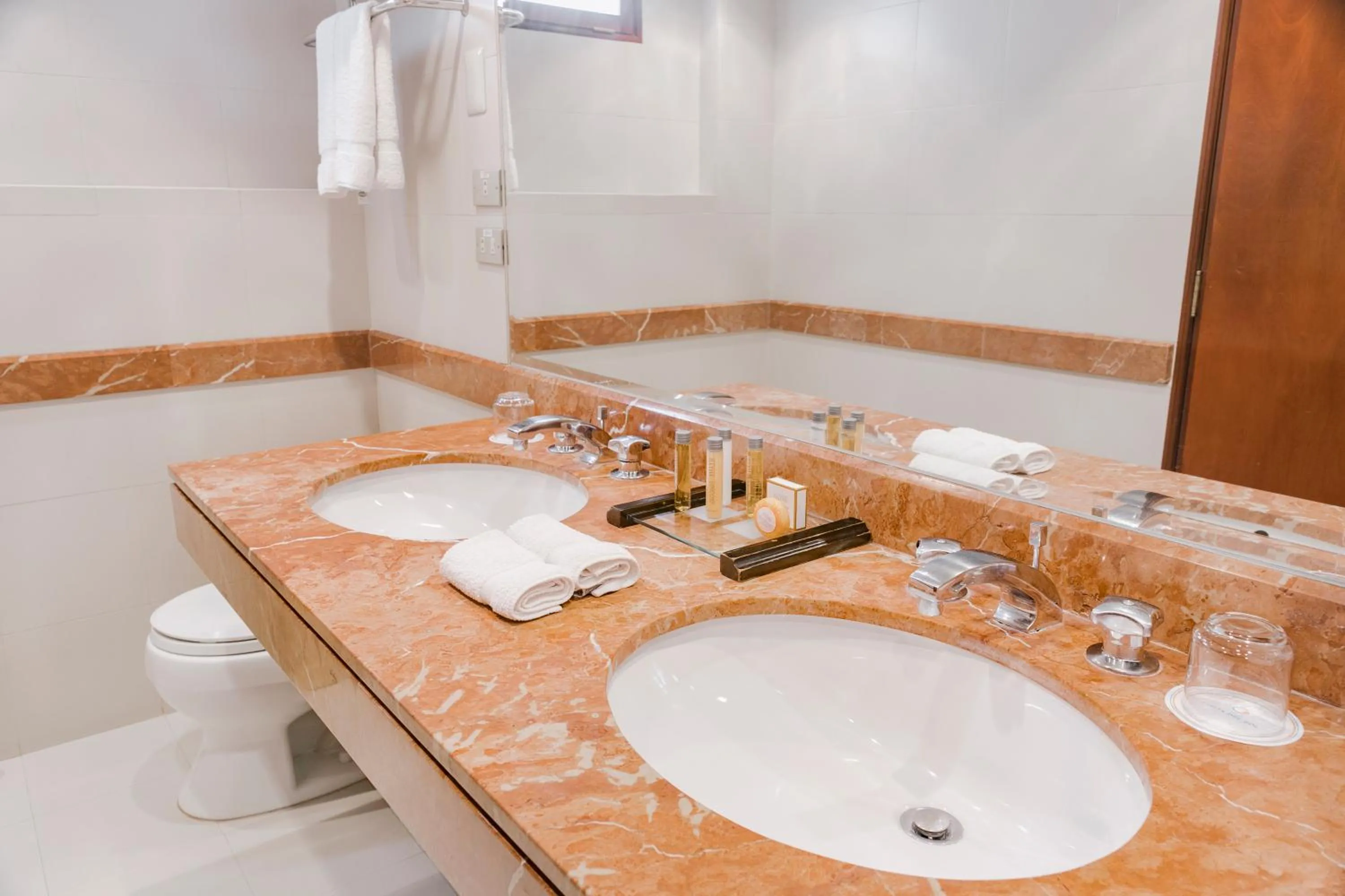 Bathroom in Costa del Sol Trujillo Centro