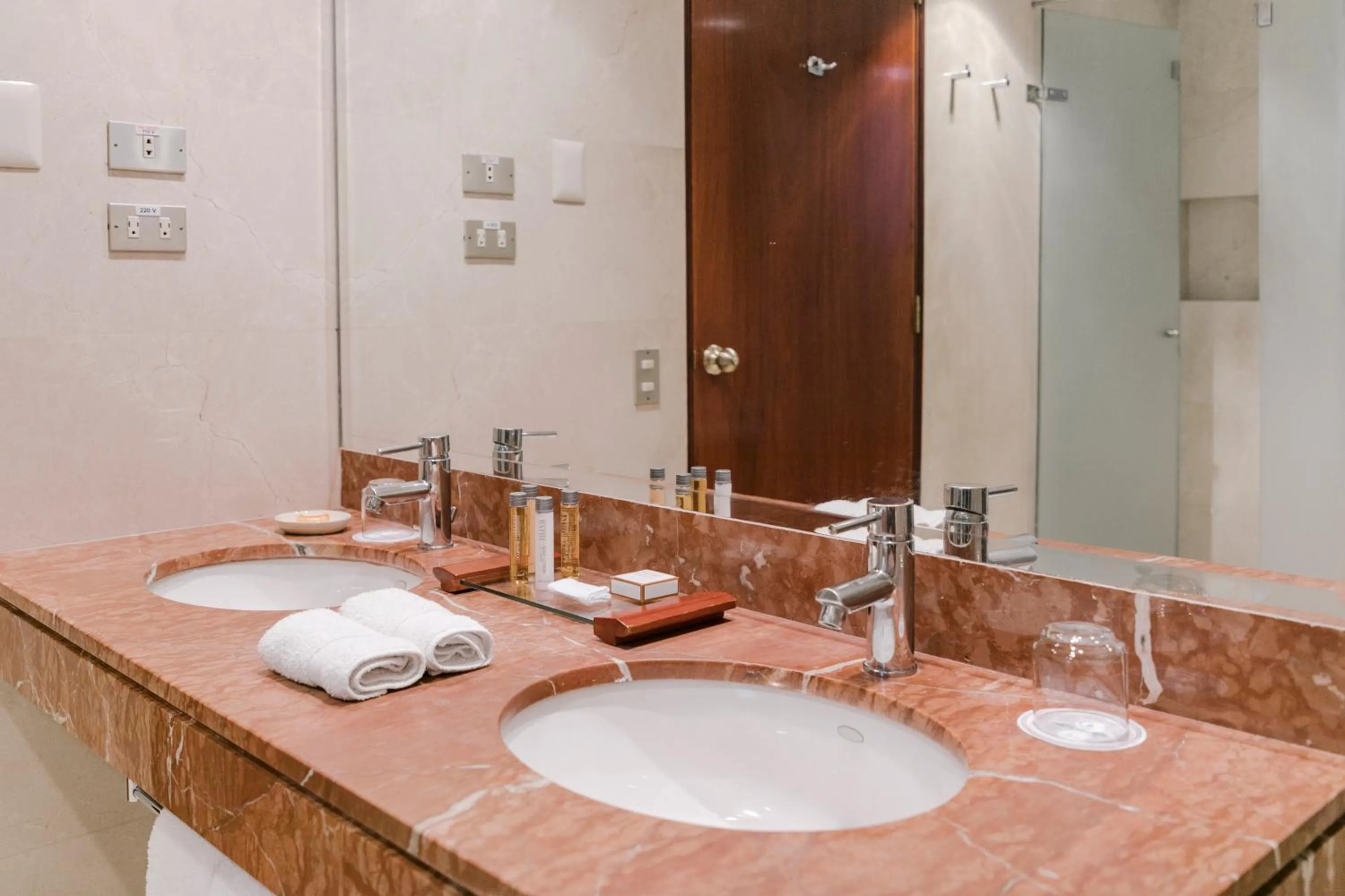 Bathroom in Costa del Sol Trujillo Centro