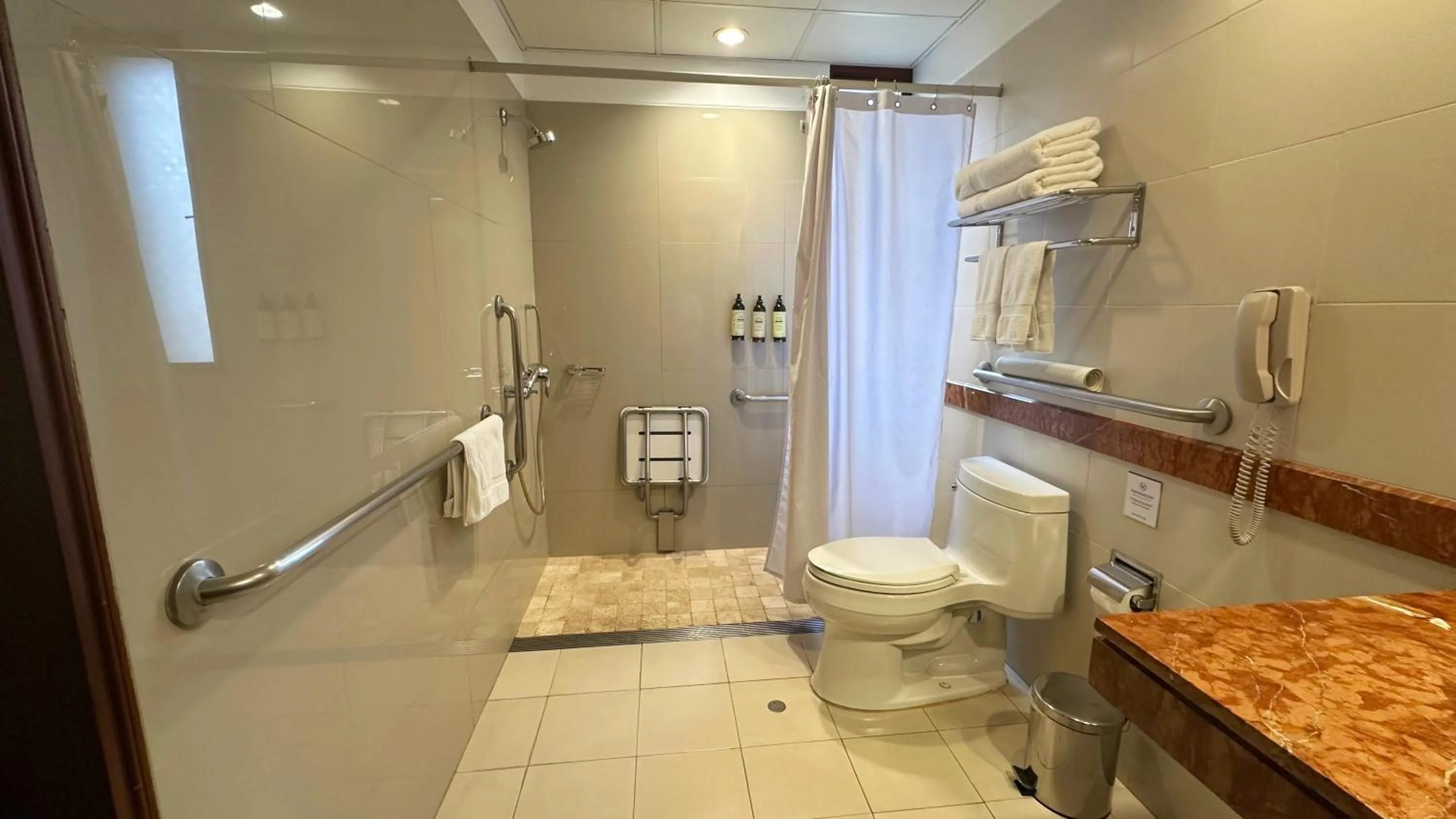 Shower in Costa del Sol Trujillo Centro