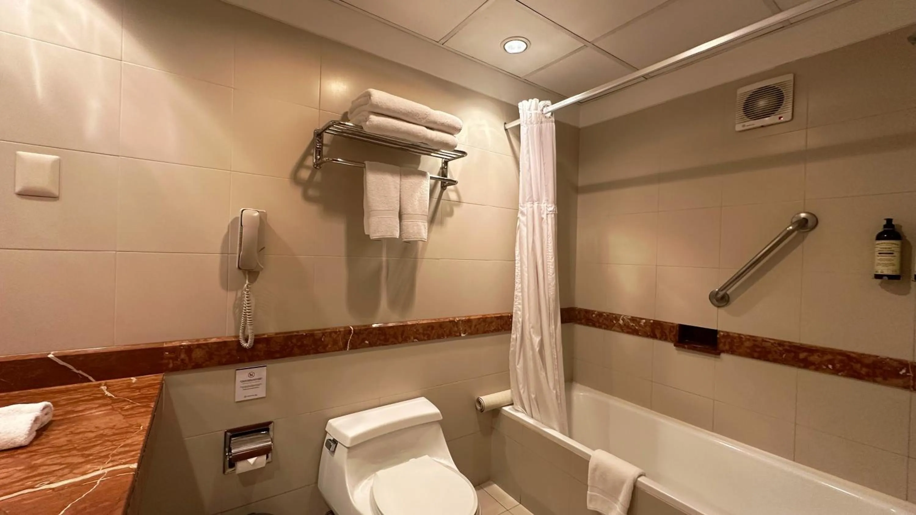 Bathroom in Costa del Sol Trujillo Centro