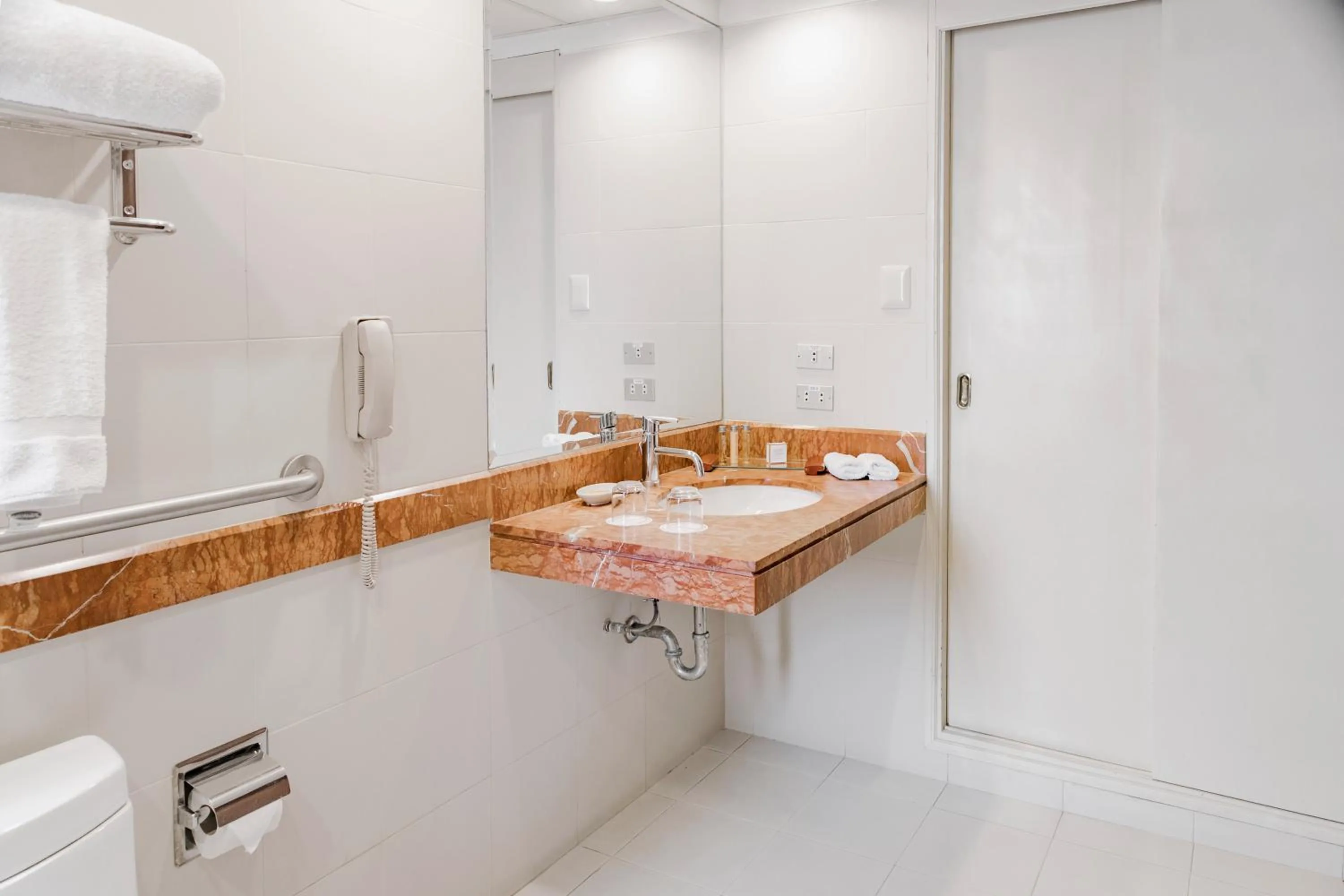 Bathroom in Costa del Sol Trujillo Centro