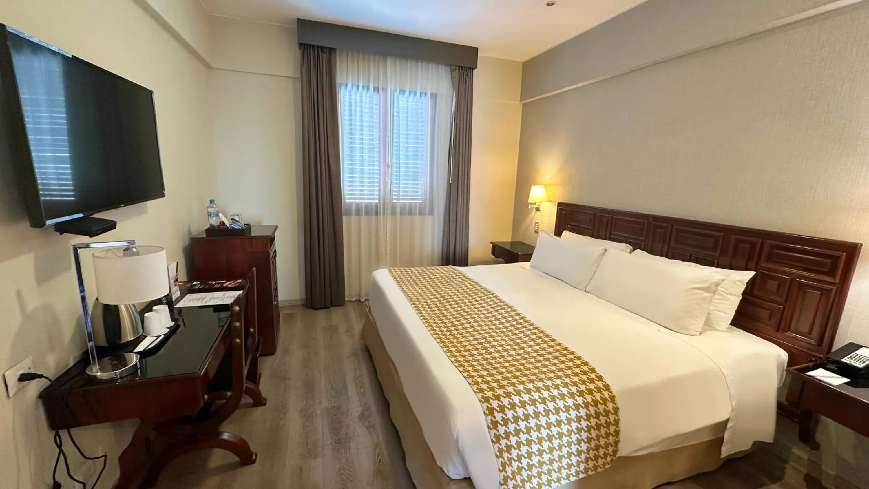 Superior King Room - single occupancy in Costa del Sol Trujillo Centro Superior King Room - single occupancy in Costa del Sol Trujillo Centro