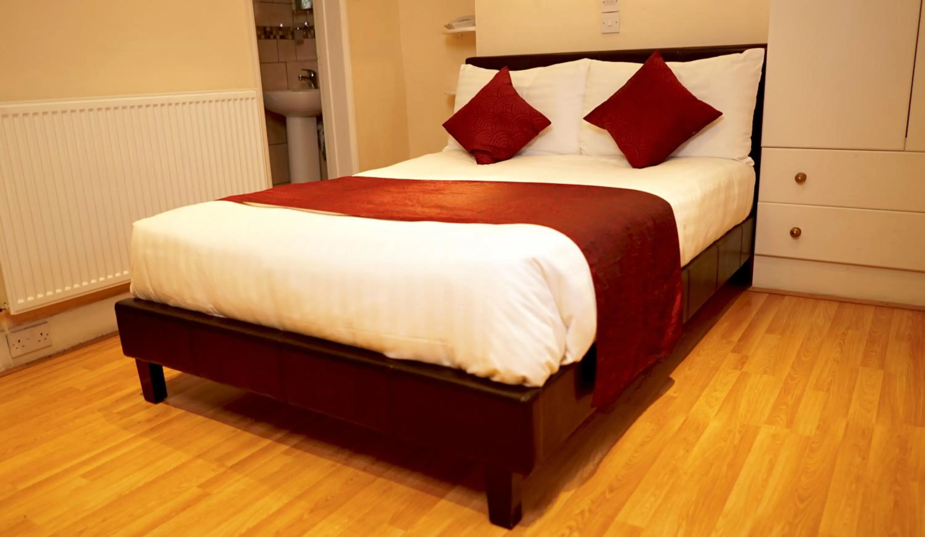 Bed in La Gaffe - Bed and Breakfast