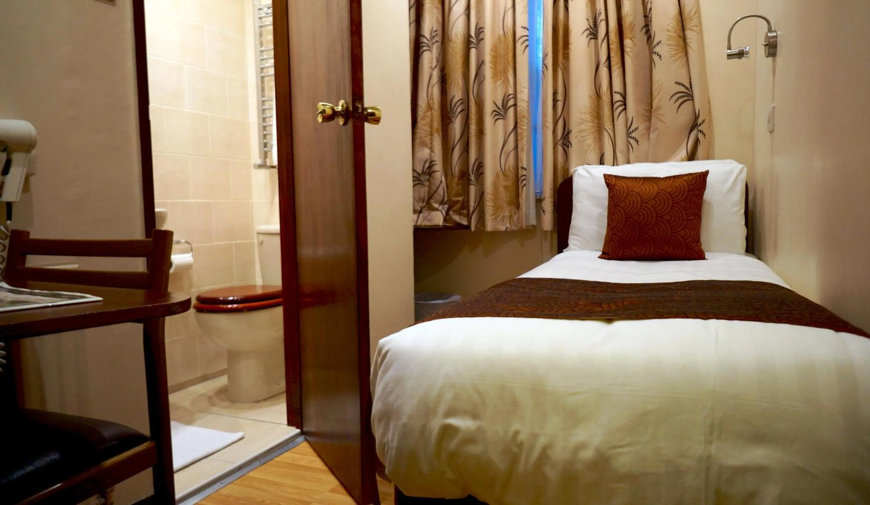 Bed in La Gaffe - Bed and Breakfast