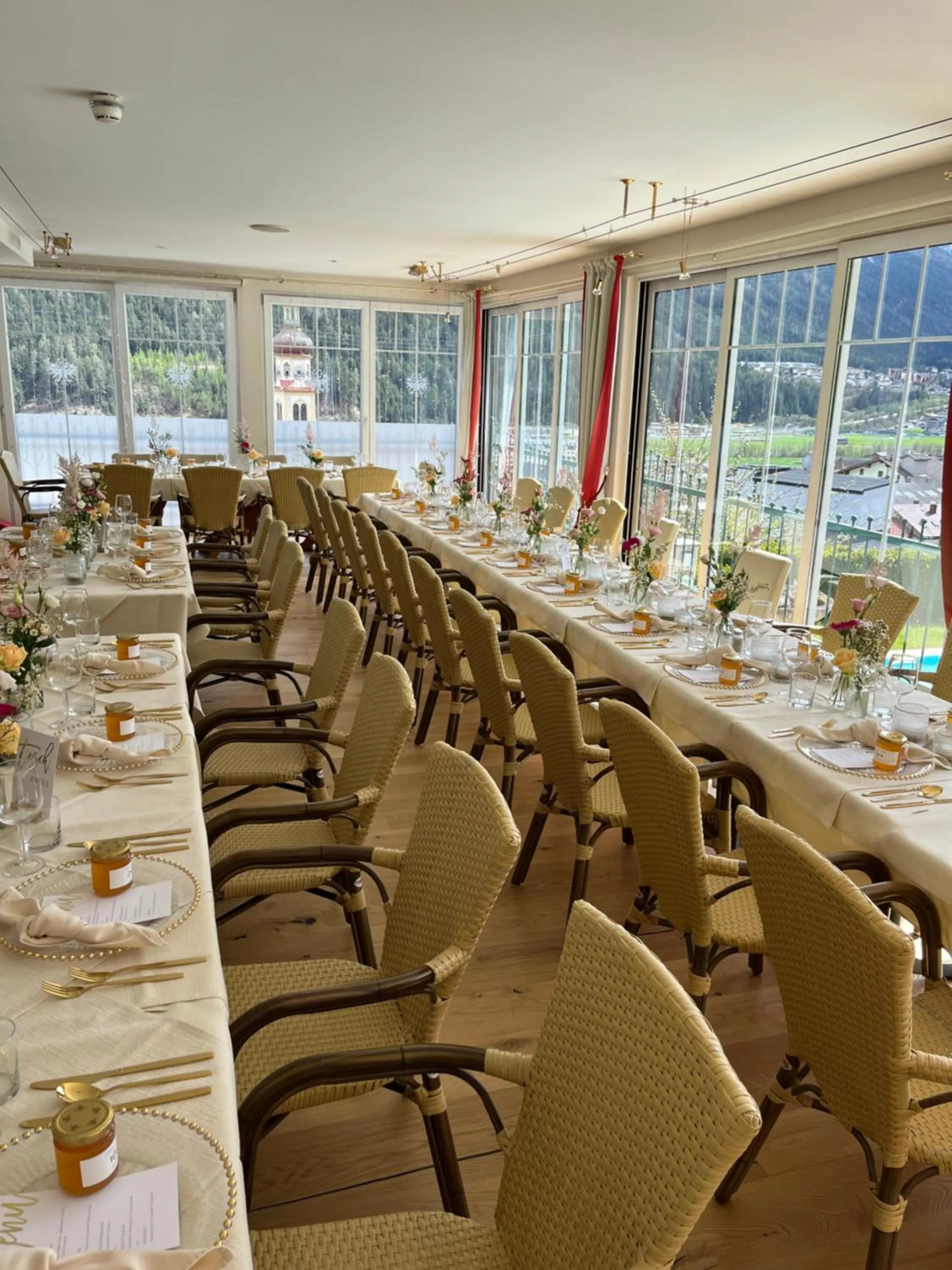 Restaurant/places to eat in Hotel Habicht