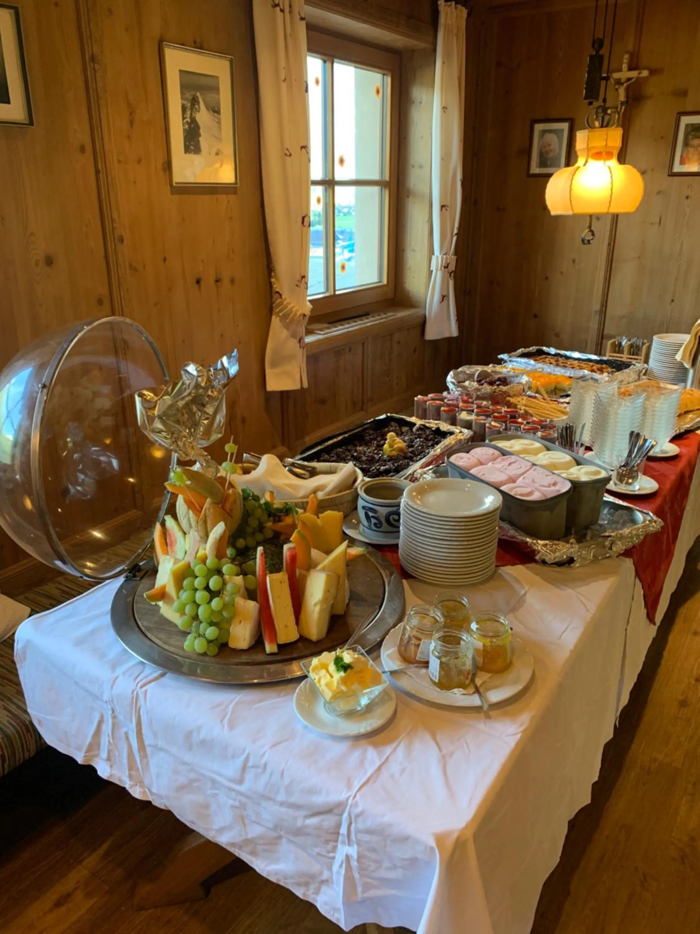 Restaurant/places to eat in Hotel Habicht