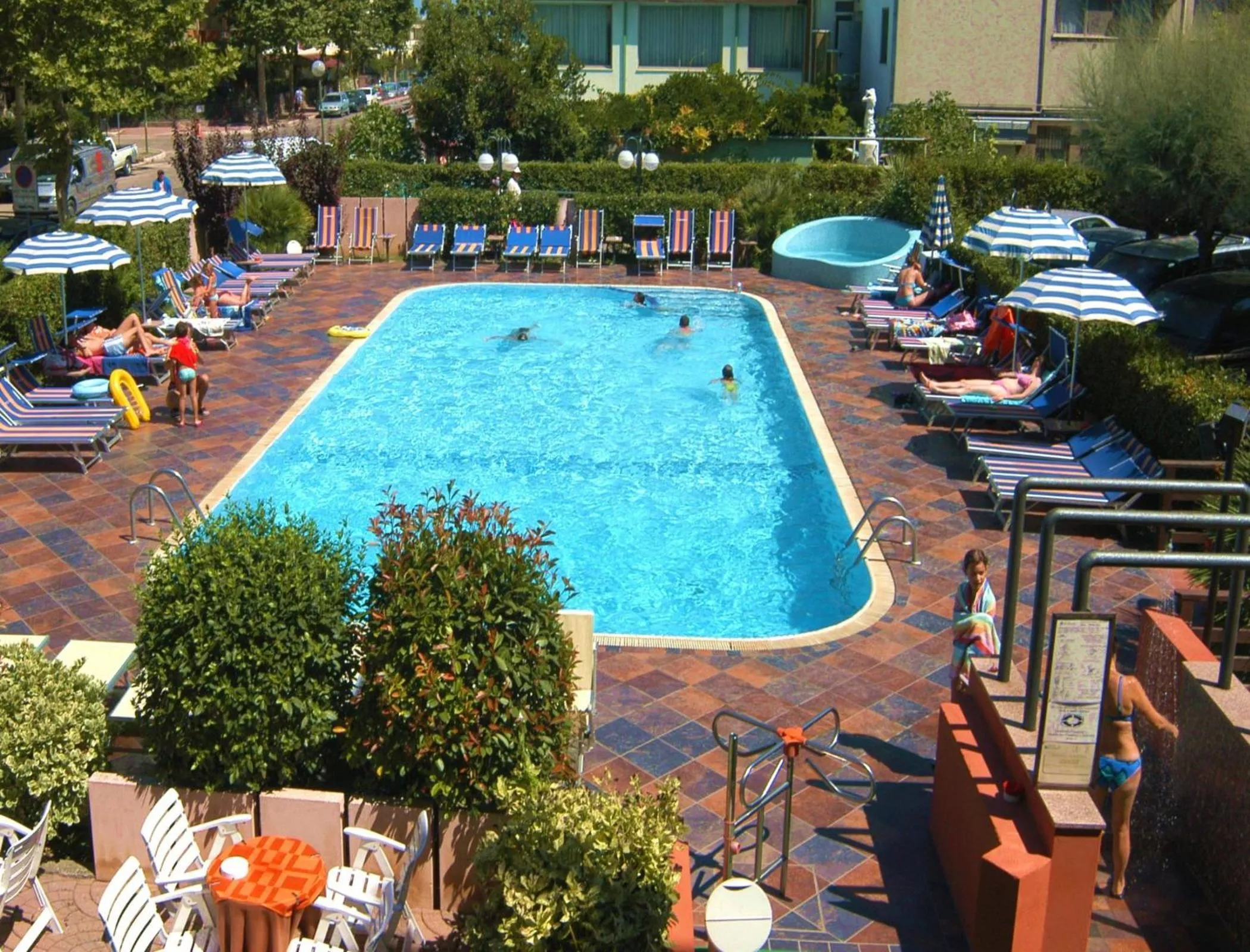 Swimming pool in Hotel Prestigio