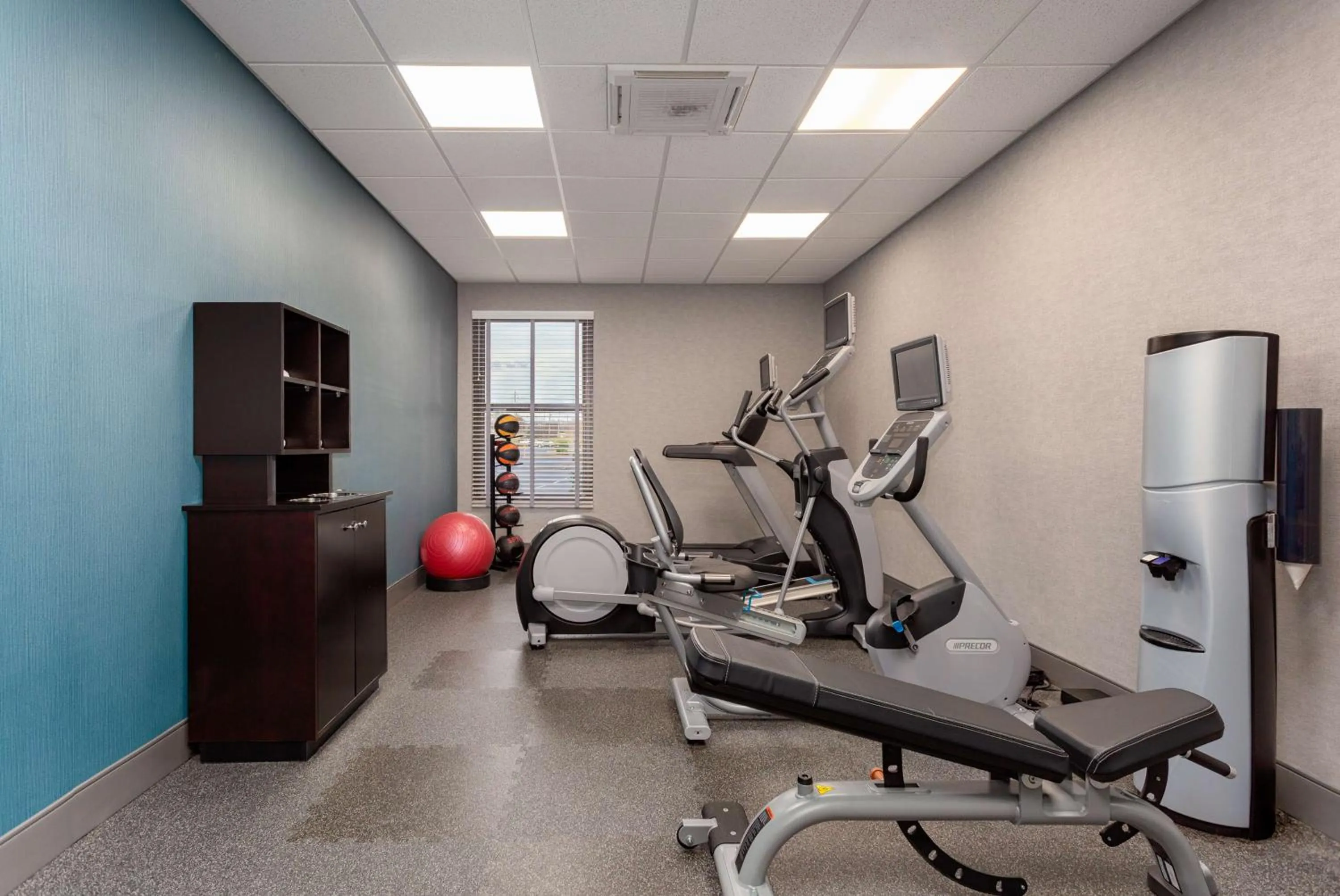 Fitness centre/facilities in Hampton Inn Bristol