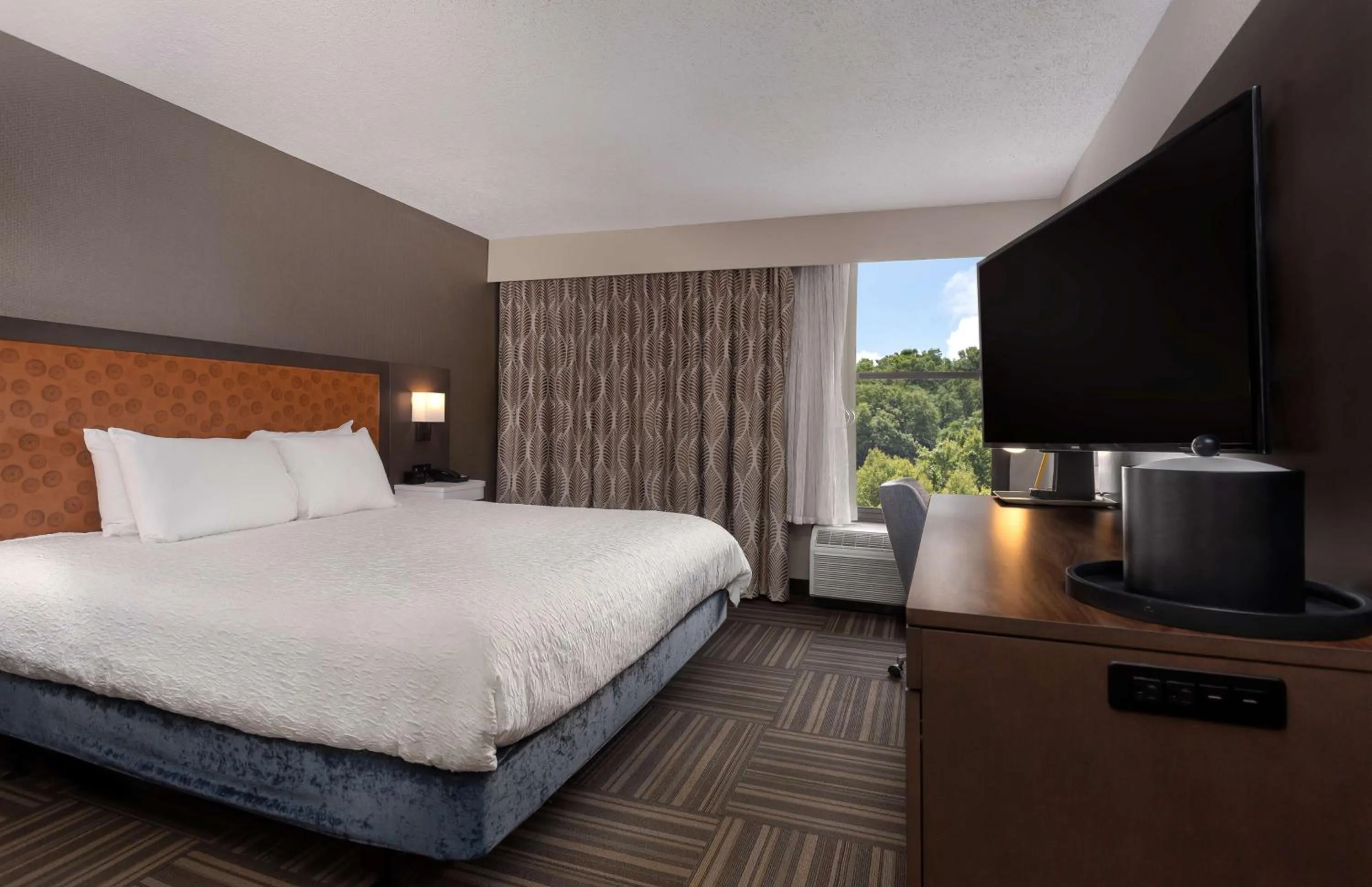 Bed in Hampton Inn Bristol