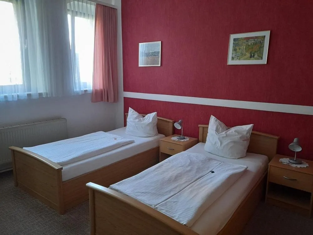 Photo of the whole room, Bed in Hotel Am Stadtwall