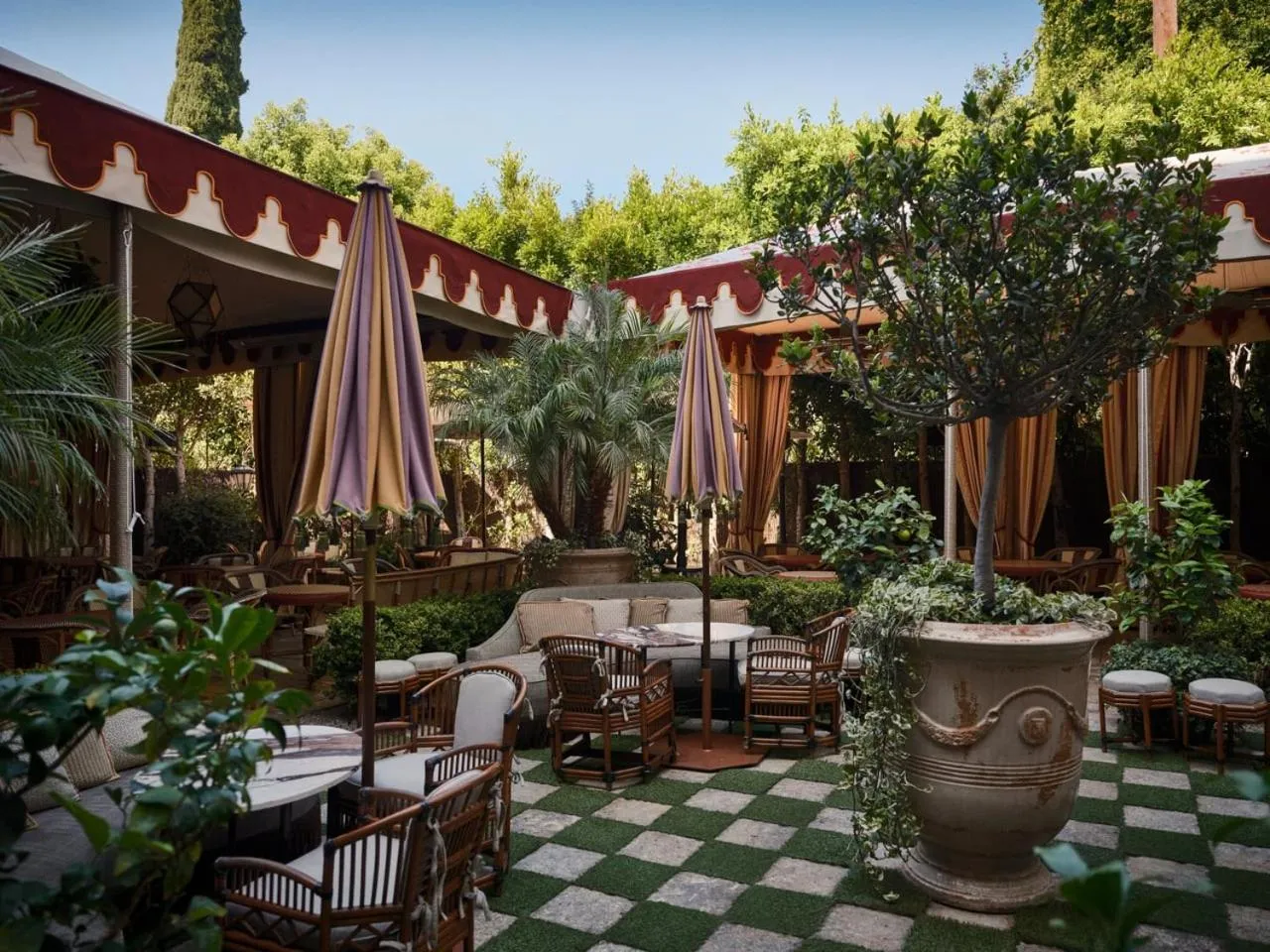 Restaurant/places to eat in Chateau Marmont