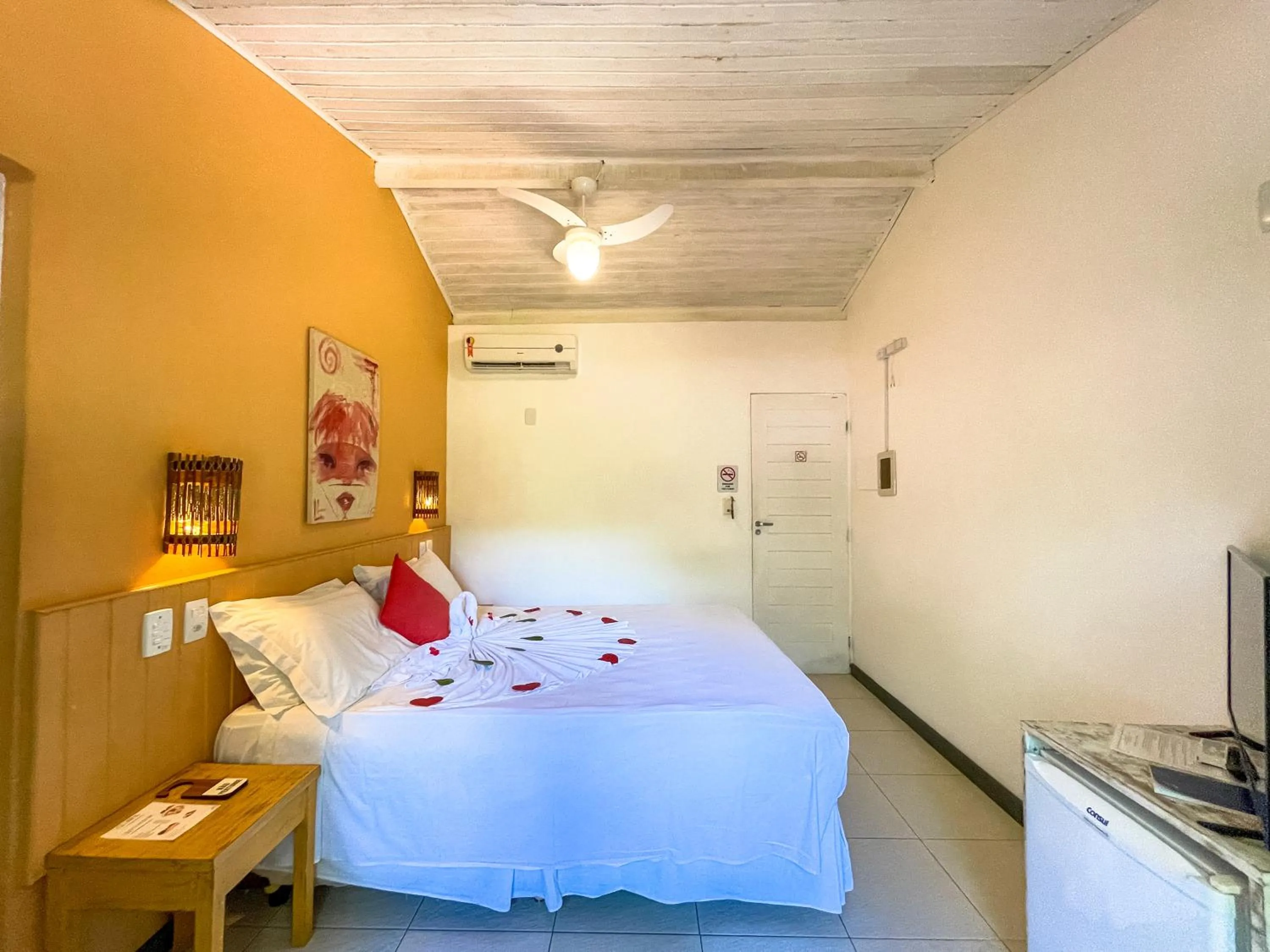 Photo of the whole room, Bed in Pousada Tatuapara