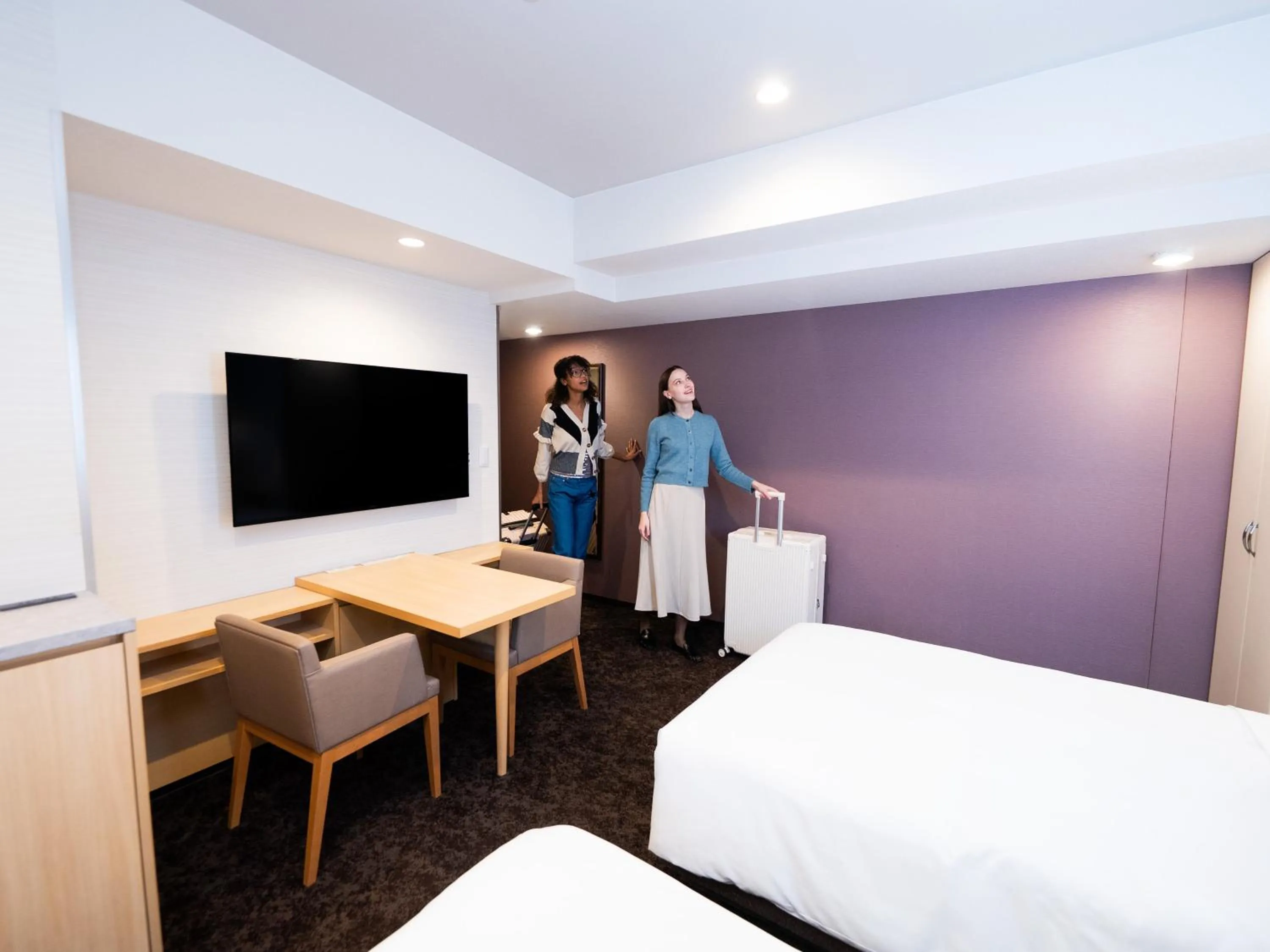 People, Bed in Tokyu Stay Tsukiji - Tokyo Ginza Area