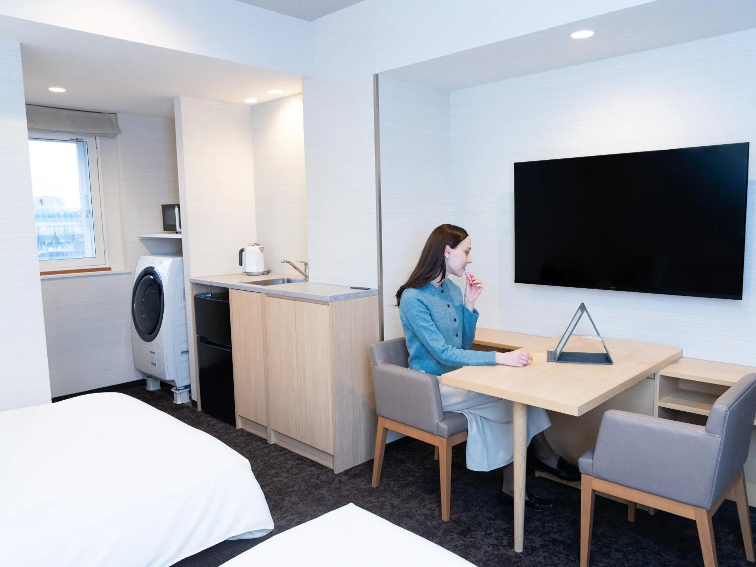 People, Bed in Tokyu Stay Tsukiji - Tokyo Ginza Area