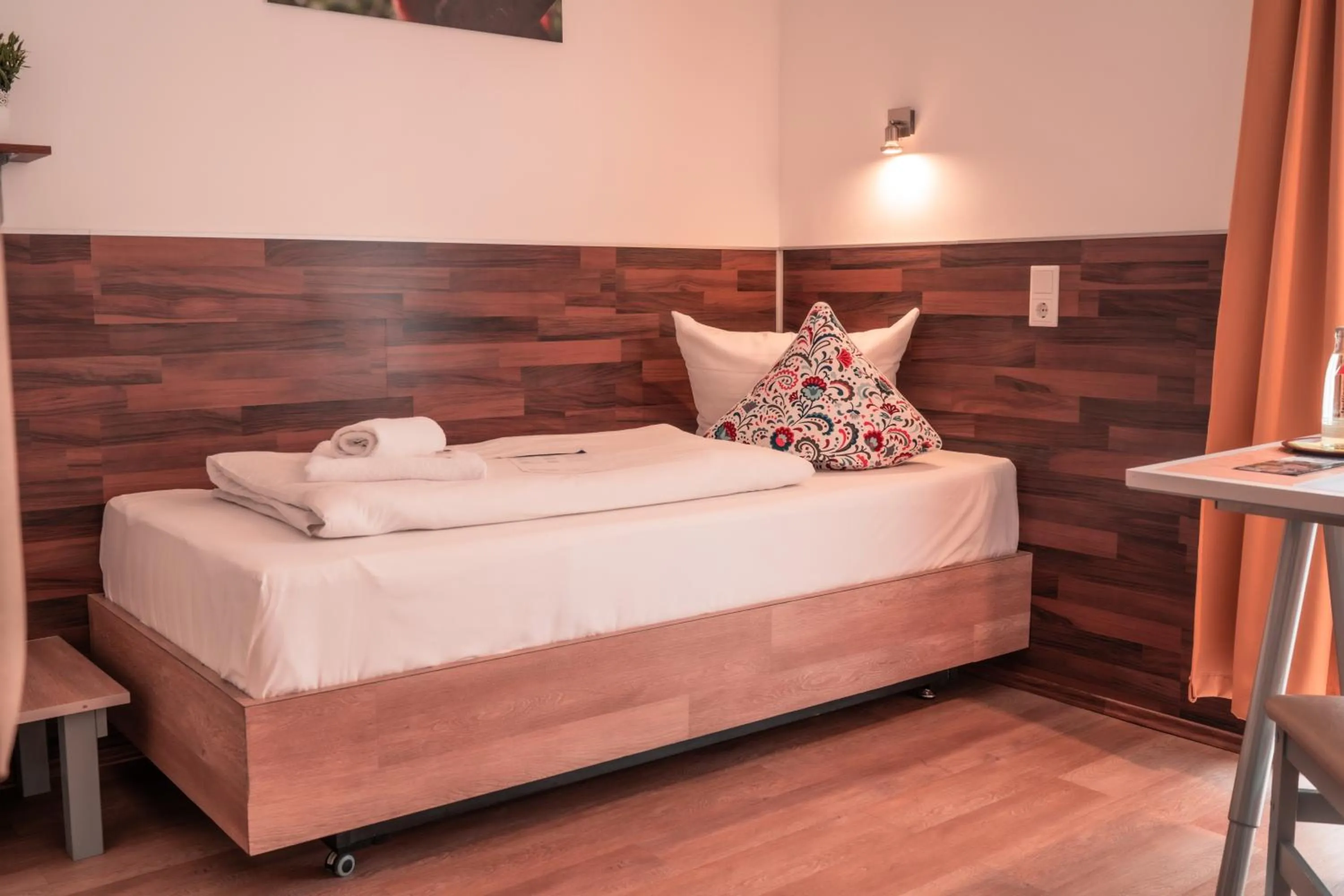 Photo of the whole room, Bed in SSC Sport+Seminarcenter Radevormwald