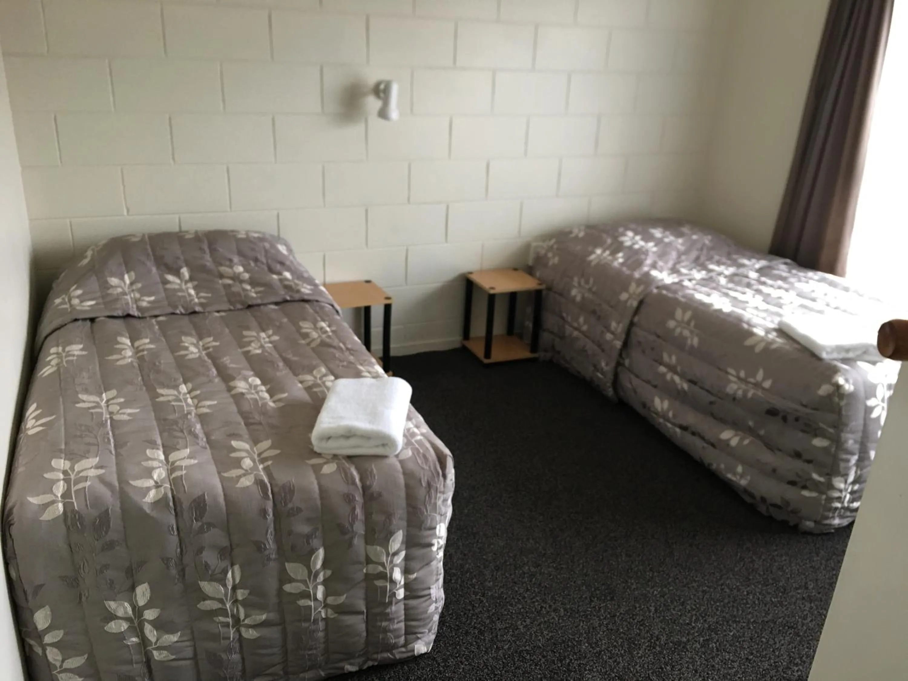 Bed in 252 Beachside Motels & Holiday Park