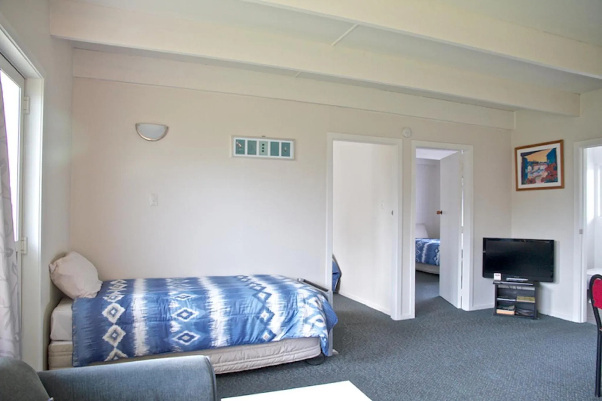 Dining area, Bed in 252 Beachside Motels & Holiday Park