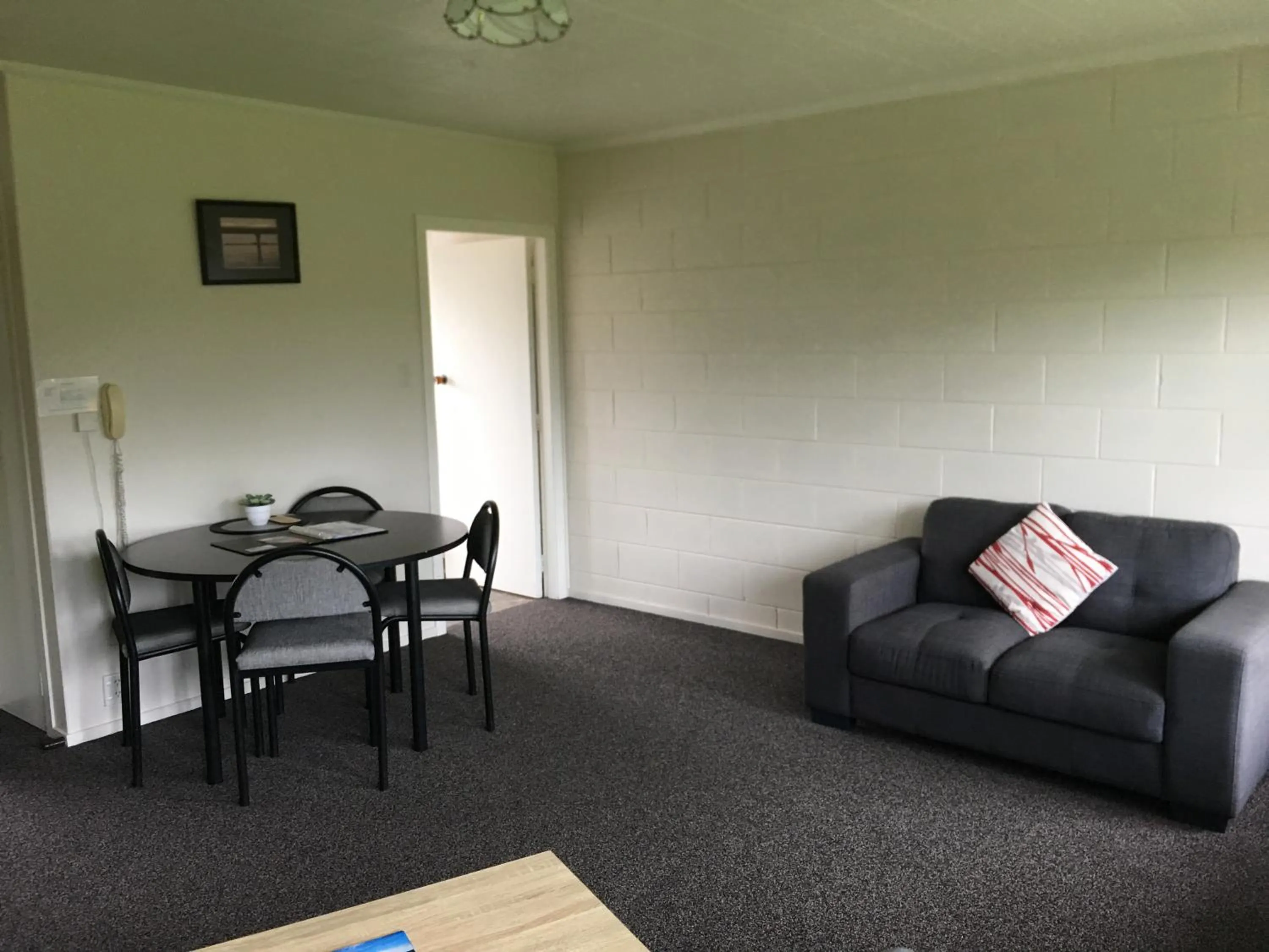 Living room in 252 Beachside Motels & Holiday Park