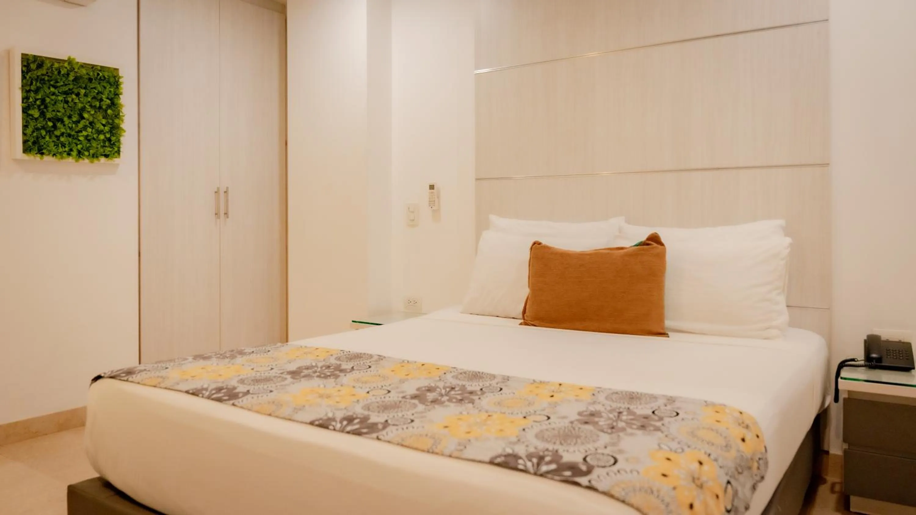 Bed in Hotel Madeiro