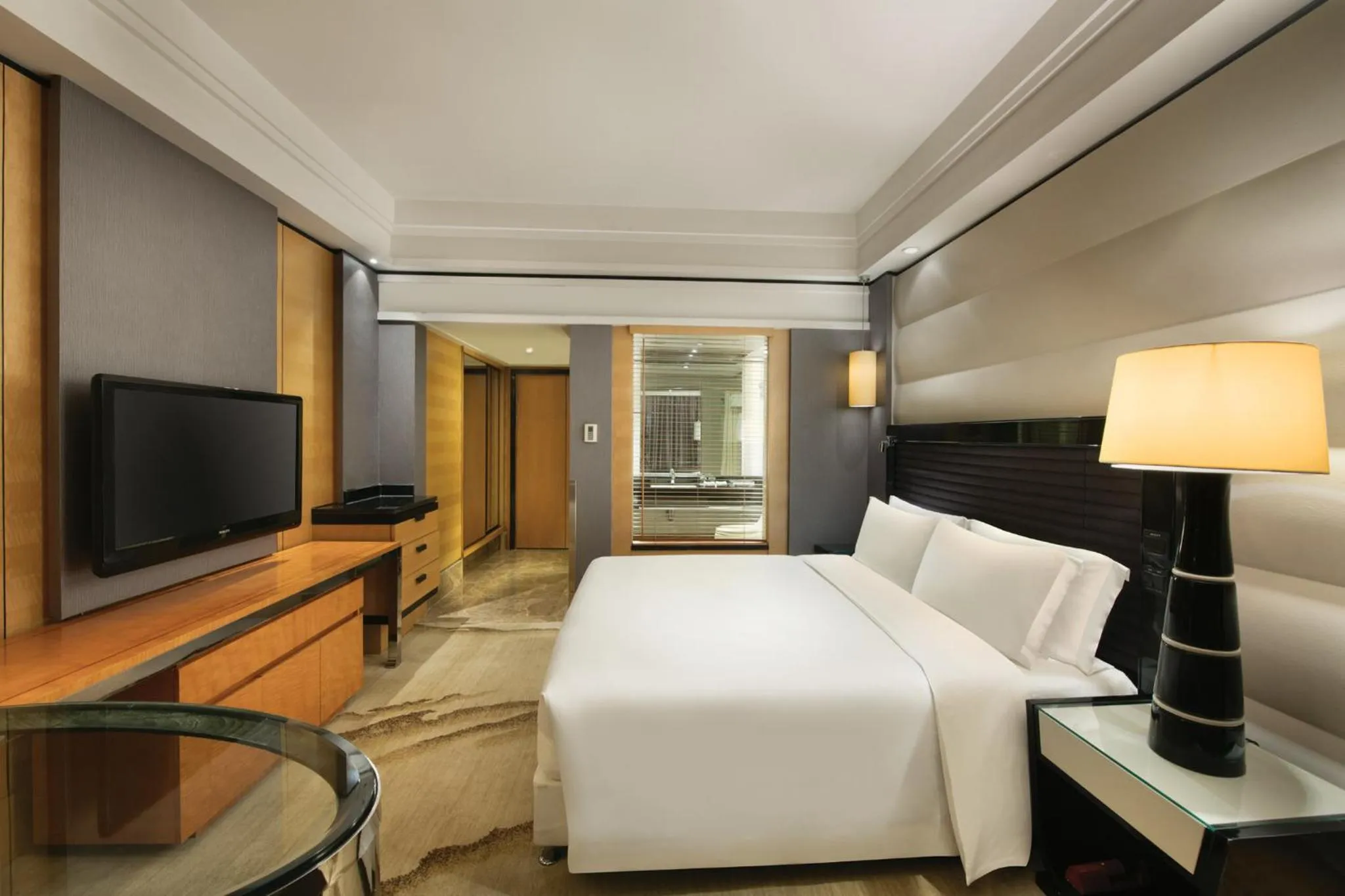 Photo of the whole room, Bed in Crowne Plaza Chengdu City Center by IHG