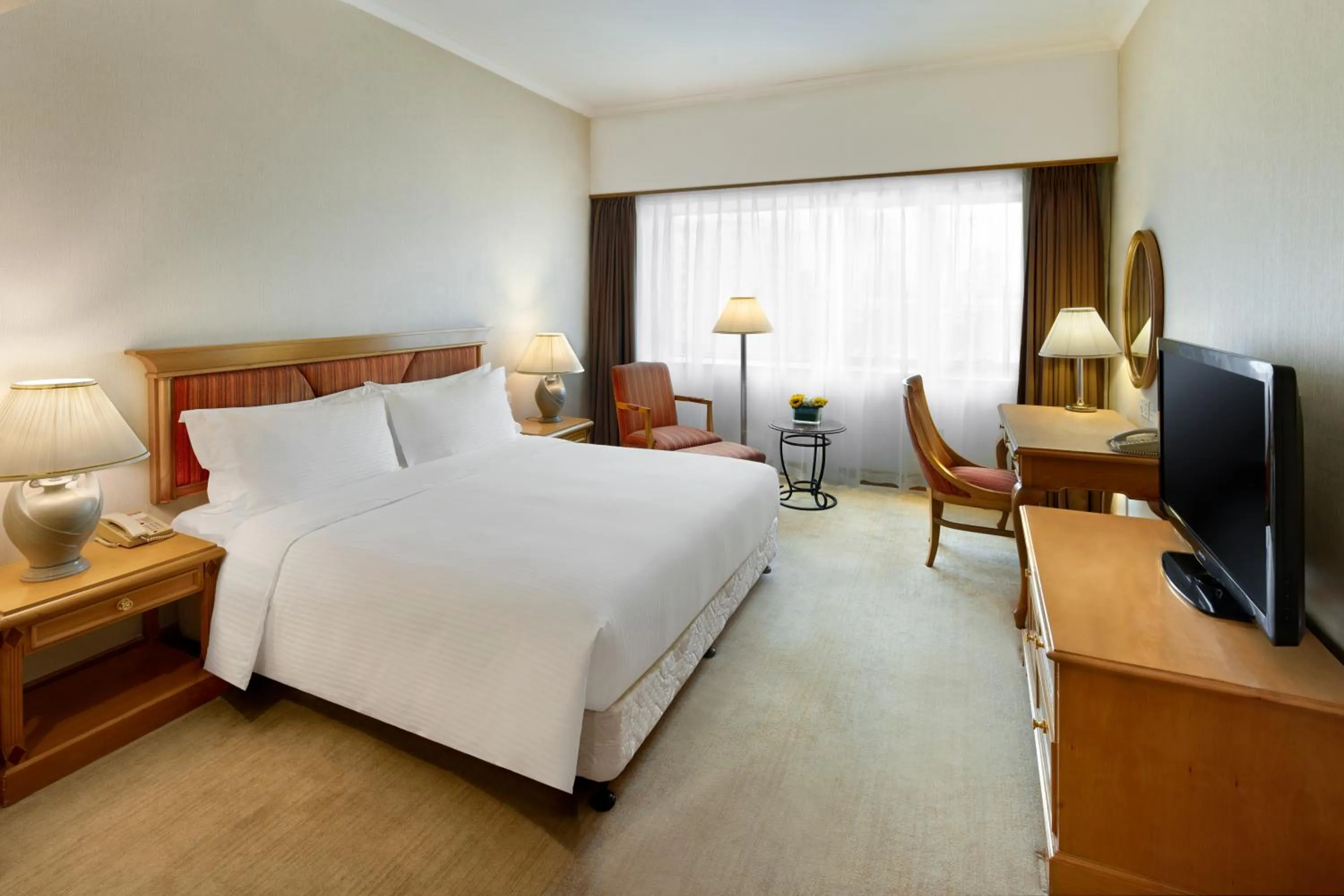 Photo of the whole room, Bed in Crowne Plaza Chengdu City Center by IHG