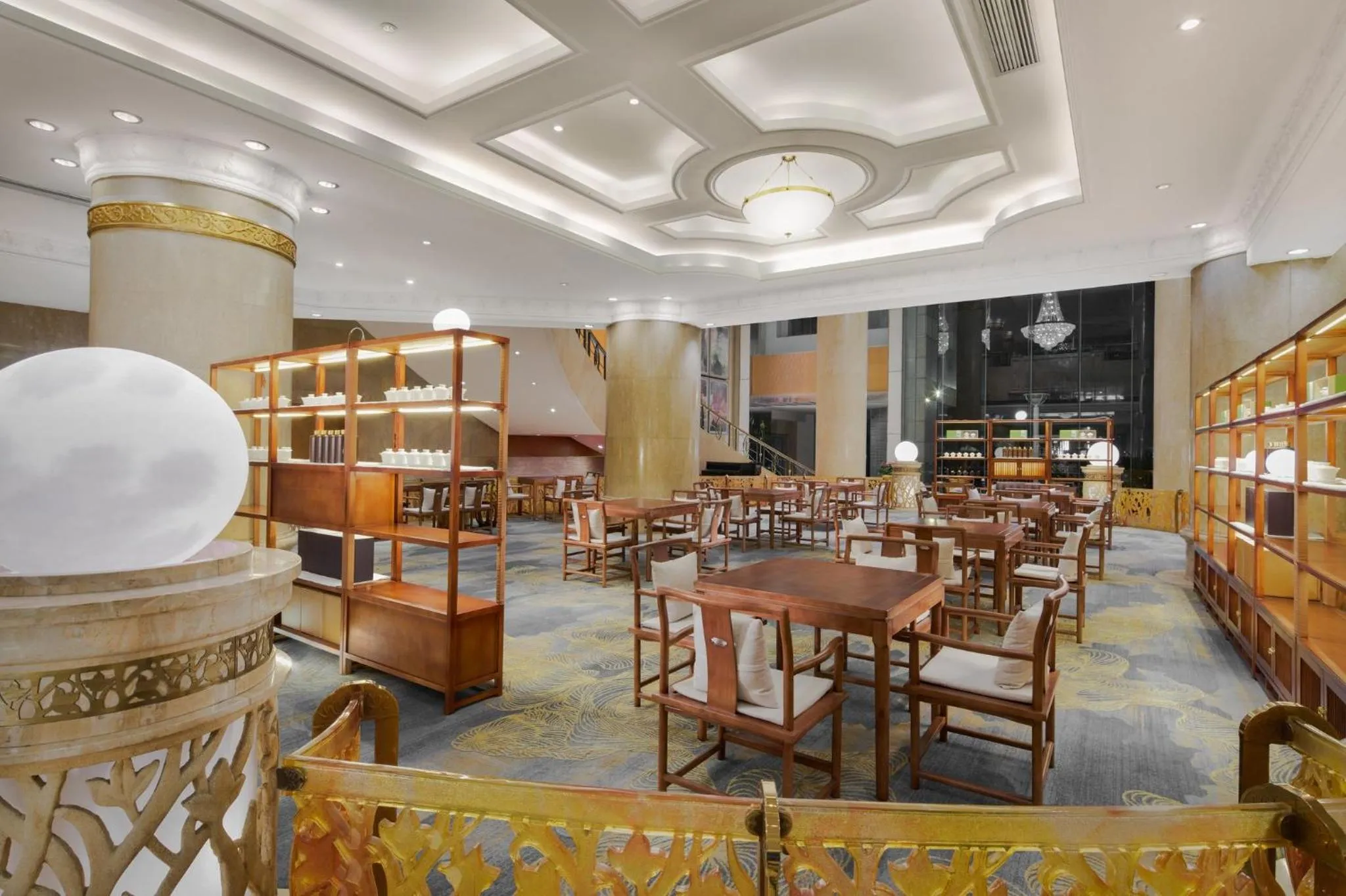 Lounge or bar in Crowne Plaza Chengdu City Center by IHG